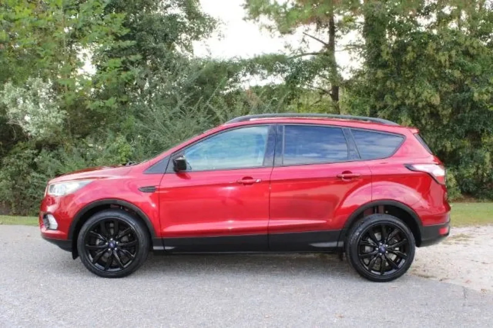 2018 /Charcoal Black Ford Escape SE (1FMCU0GD5JU) with an Other engine, located at 3598 James B White Hwy South, Whiteville, NC, 28472, (910) 642-3196, 34.294846, -78.732613 - **Find Your Adventure with the 2018 Ford Escape SE at Car City - Whitesville**<br /> <br /> Are you in search of the perfect SUV that balances style, comfort, and versatility? Look no further than the 2018 Ford Escape SE, available now at Car City - Whitesville in Whiteville, NC. Whether you're a gr - Photo#4
