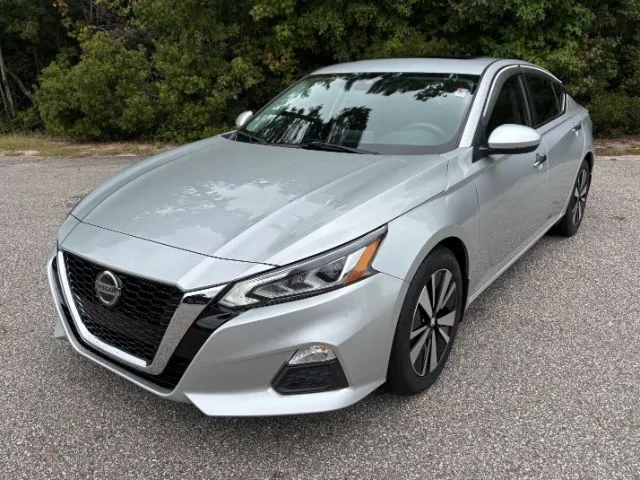 photo of 2021 Nissan Altima SV FWD