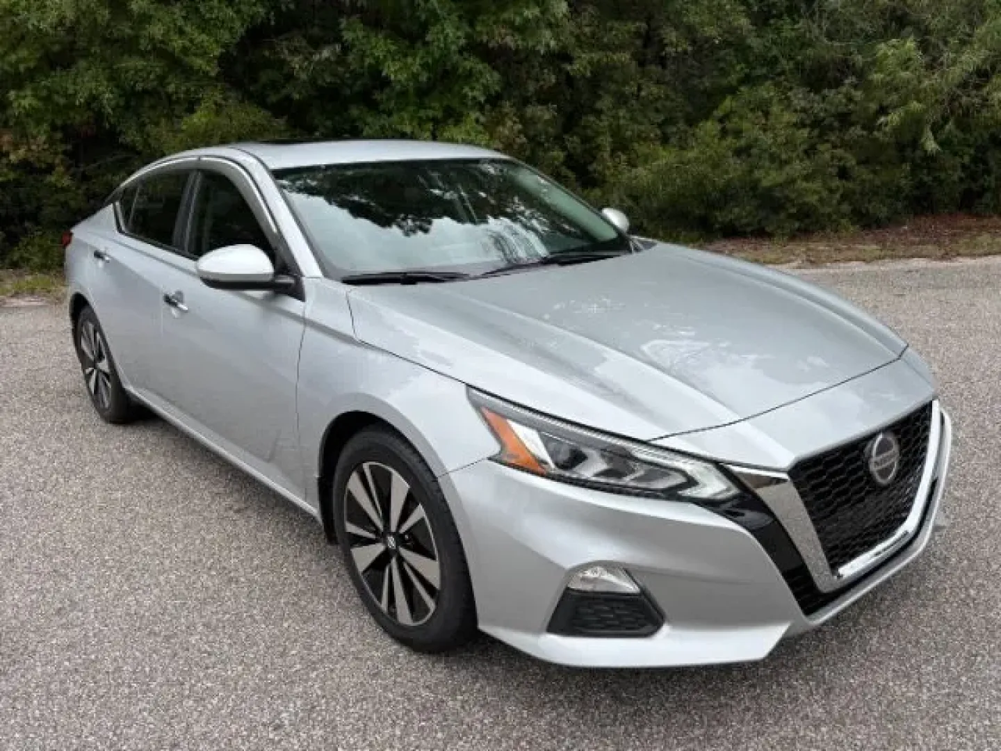 2021 /Charcoal Nissan Altima SV FWD (1N4BL4DV7MN) with an 2.5L I-4 gasoline direct injection engine, located at 2761 East Hwy 501, Conway, SC, 29526, (843) 331-1151, 33.781528, -78.989883 - **Elevate Your Daily Drive with the 2021 Nissan Altima SV Perfect for Commuters and Families Alike!**<br /> <br /> Are you in search of a reliable and stylish sedan that effortlessly combines comfort and efficiency? Look no further than this stunning 2021 Nissan Altima SV, now available at Car City - Photo#1