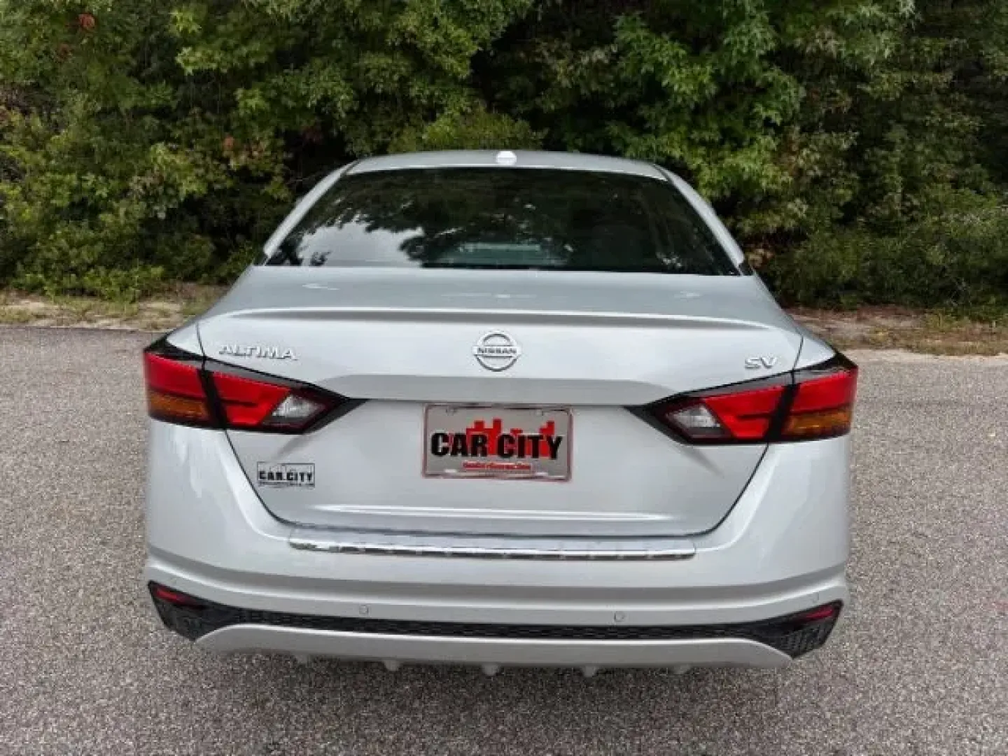 2021 /Charcoal Nissan Altima SV FWD (1N4BL4DV7MN) with an 2.5L I-4 gasoline direct injection engine, located at 2761 East Hwy 501, Conway, SC, 29526, (843) 331-1151, 33.781528, -78.989883 - **Elevate Your Daily Drive with the 2021 Nissan Altima SV Perfect for Commuters and Families Alike!**<br /> <br /> Are you in search of a reliable and stylish sedan that effortlessly combines comfort and efficiency? Look no further than this stunning 2021 Nissan Altima SV, now available at Car City - Photo#5