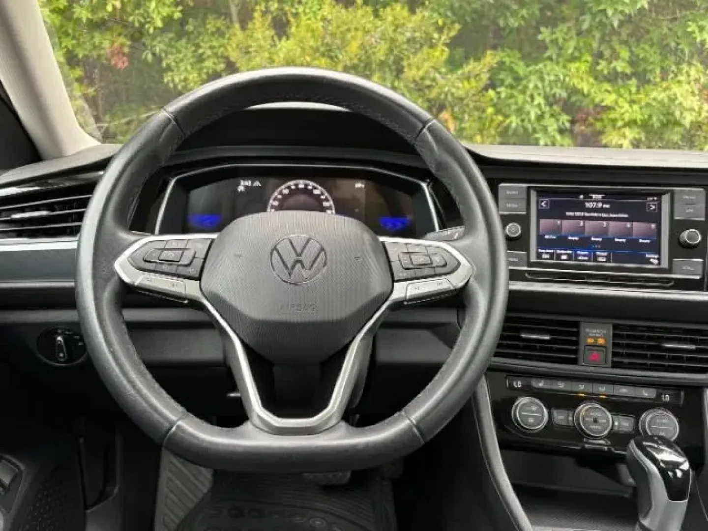 2024 /Titan Black Volkswagen Jetta 1.5T SE (3VW7M7BUXRM) with an 1.5L I-4 gasoline direct injection engine, located at 2761 East Hwy 501, Conway, SC, 29526, (843) 331-1151, 33.781528, -78.989883 - **Discover the Perfect Blend of Style and Comfort with this 2024 Volkswagen Jetta at Car City - Conway!**<br /> <br /> Are you searching for a reliable and stylish sedan that fits your active lifestyle? Look no further than this stunning 2024 Volkswagen Jetta 1.5T SE! Whether you're commuting to wor - Photo#7