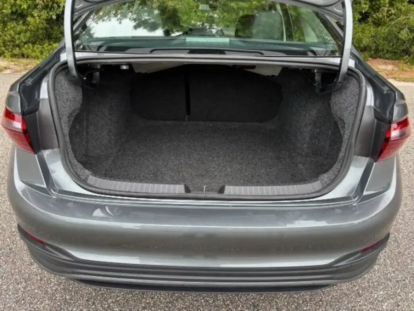 2024 /Titan Black Volkswagen Jetta 1.5T SE (3VW7M7BUXRM) with an 1.5L I-4 gasoline direct injection engine, located at 2761 East Hwy 501, Conway, SC, 29526, (843) 331-1151, 33.781528, -78.989883 - **Discover the Perfect Blend of Style and Comfort with this 2024 Volkswagen Jetta at Car City - Conway!**<br /> <br /> Are you searching for a reliable and stylish sedan that fits your active lifestyle? Look no further than this stunning 2024 Volkswagen Jetta 1.5T SE! Whether you're commuting to wor - Photo#14