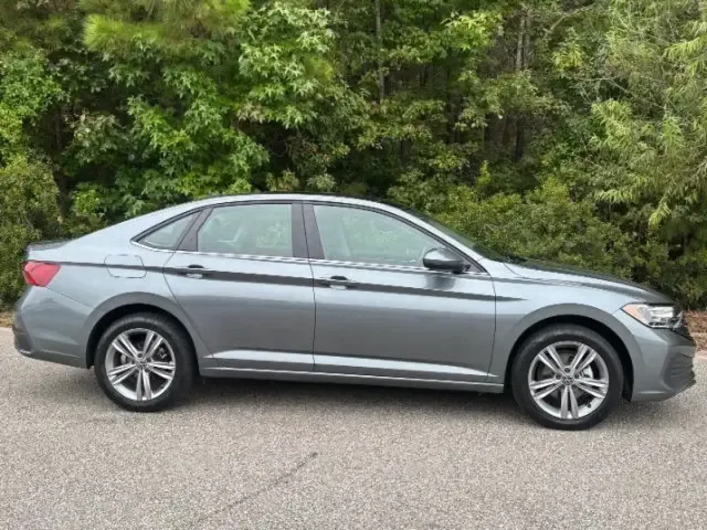 2024 /Titan Black Volkswagen Jetta 1.5T SE (3VW7M7BUXRM) with an 1.5L I-4 gasoline direct injection engine, 8A transmission, located at 2761 East Hwy 501, Conway, SC, 29526, (843) 331-1151, 33.781528, -78.989883 - **Discover the Perfect Blend of Style and Comfort with this 2024 Volkswagen Jetta at Car City - Conway!**<br /> <br /> Are you searching for a reliable and stylish sedan that fits your active lifestyle? Look no further than this stunning 2024 Volkswagen Jetta 1.5T SE! Whether you're commuting to wor - Photo#3