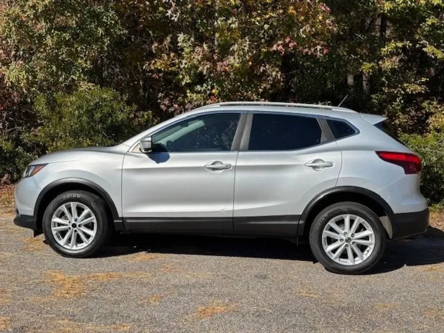 2019 /Light Gray Nissan Rogue SV (JN1BJ1CR4KW) with an 2L I-4 gasoline direct injection engine, located at 3598 James B White Hwy South, Whiteville, NC, 28472, (910) 642-3196, 34.294846, -78.732613 - ### Adventure Awaits with the 2019 Nissan Rogue SV - Perfect for Your Next Journey!<br /> <br /> Discover the perfect blend of style, comfort, and versatility with the 2019 Nissan Rogue SV, now available at Car City - Conway. Whether you're planning a weekend getaway with family, tackling daily comm - Photo#2