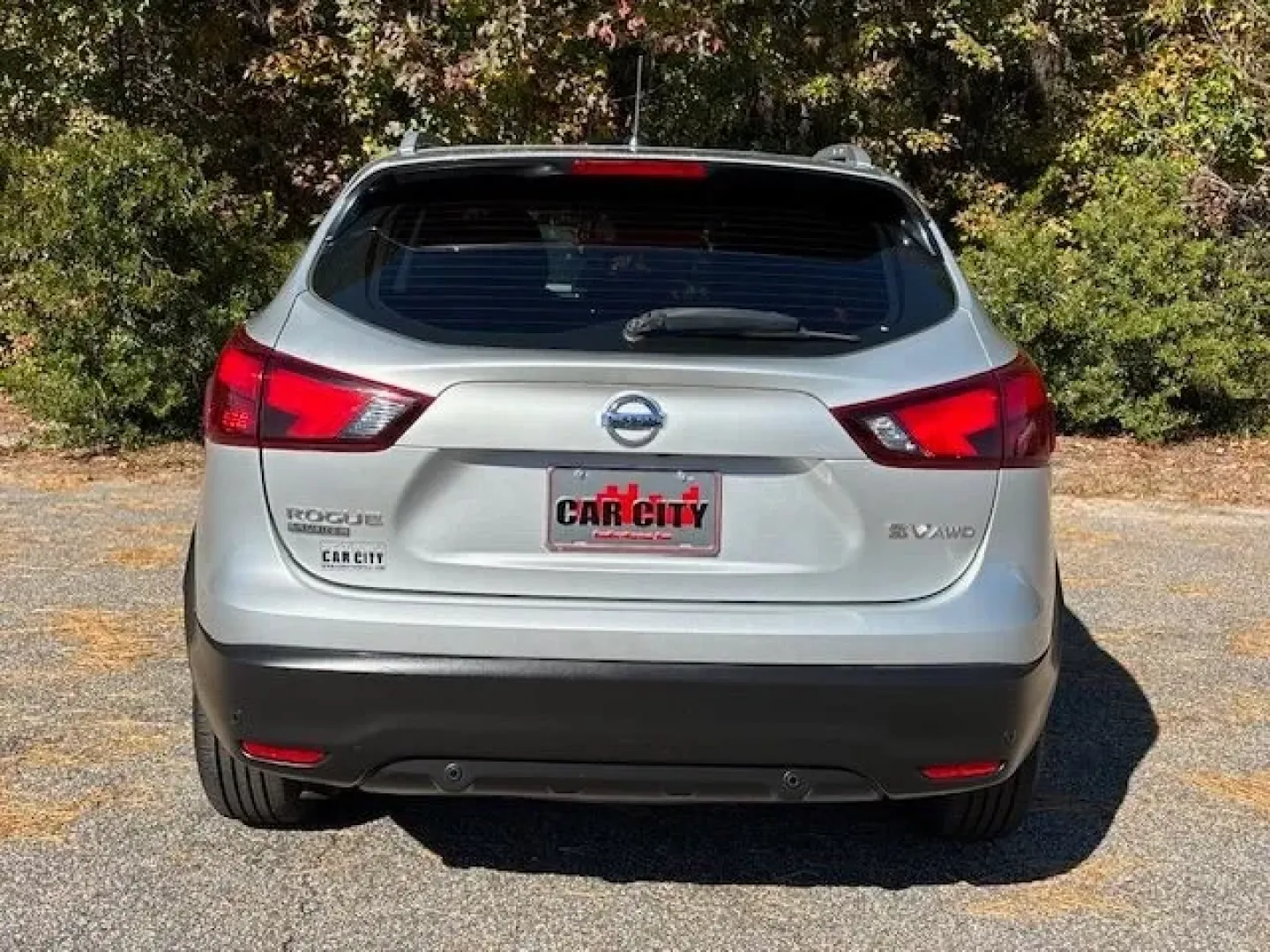 2019 /Light Gray Nissan Rogue SV (JN1BJ1CR4KW) with an 2L I-4 gasoline direct injection engine, located at 3598 James B White Hwy South, Whiteville, NC, 28472, (910) 642-3196, 34.294846, -78.732613 - ### Adventure Awaits with the 2019 Nissan Rogue SV - Perfect for Your Next Journey!<br /> <br /> Discover the perfect blend of style, comfort, and versatility with the 2019 Nissan Rogue SV, now available at Car City - Conway. Whether you're planning a weekend getaway with family, tackling daily comm - Photo#5