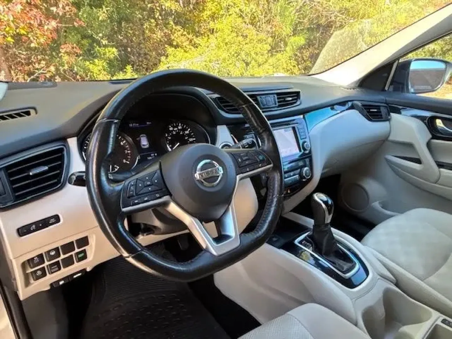 2019 /Light Gray Nissan Rogue SV (JN1BJ1CR4KW) with an 2L I-4 gasoline direct injection engine, located at 3598 James B White Hwy South, Whiteville, NC, 28472, (910) 642-3196, 34.294846, -78.732613 - ### Adventure Awaits with the 2019 Nissan Rogue SV - Perfect for Your Next Journey!<br /> <br /> Discover the perfect blend of style, comfort, and versatility with the 2019 Nissan Rogue SV, now available at Car City - Conway. Whether you're planning a weekend getaway with family, tackling daily comm - Photo#9