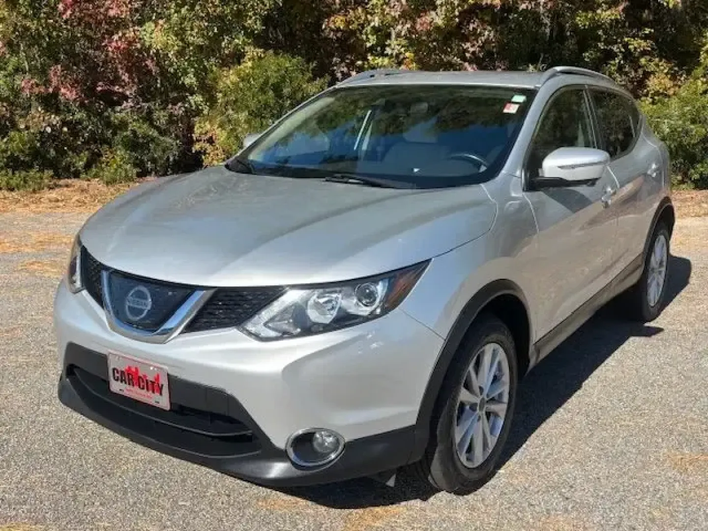 2019 /Light Gray Nissan Rogue SV (JN1BJ1CR4KW) with an 2L I-4 gasoline direct injection engine, CVT transmission, located at 9146 Ocean Hwy West, Calabash, NC, 28467, (910) 579-1110, 33.928635, -78.576157 - ### Adventure Awaits with the 2019 Nissan Rogue SV - Perfect for Your Next Journey!<br /> <br /> Discover the perfect blend of style, comfort, and versatility with the 2019 Nissan Rogue SV, now available at Car City - Conway. Whether you're planning a weekend getaway with family, tackling daily comm - Photo#0
