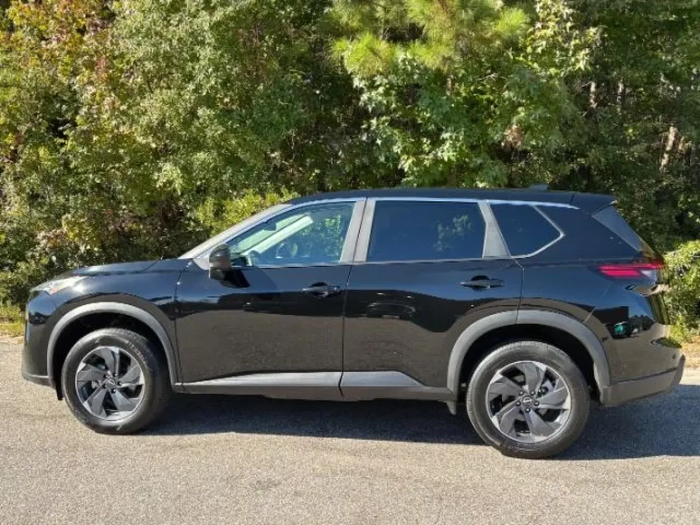 2024 /Charcoal Nissan Rogue SV FWD (5N1BT3BA6RC) with an VC-Turbo 1.5L I-3 gasoline direct injection engine, located at 2761 East Hwy 501, Conway, SC, 29526, (843) 331-1151, 33.781528, -78.989883 - **Elevate Your Everyday Adventures with the 2024 Nissan Rogue SV FWD at Car City - Conway!**<br /> <br /> Are you seeking a vehicle that effortlessly combines functionality and style for your daily commute or weekend getaways? Look no further than the 2024 Nissan Rogue SV FWD, now available at Car C - Photo#2