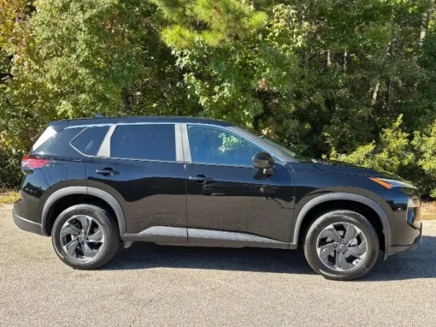 2024 /Charcoal Nissan Rogue SV FWD (5N1BT3BA6RC) with an VC-Turbo 1.5L I-3 gasoline direct injection engine, located at 2761 East Hwy 501, Conway, SC, 29526, (843) 331-1151, 33.781528, -78.989883 - **Elevate Your Everyday Adventures with the 2024 Nissan Rogue SV FWD at Car City - Conway!**<br /> <br /> Are you seeking a vehicle that effortlessly combines functionality and style for your daily commute or weekend getaways? Look no further than the 2024 Nissan Rogue SV FWD, now available at Car C - Photo#3