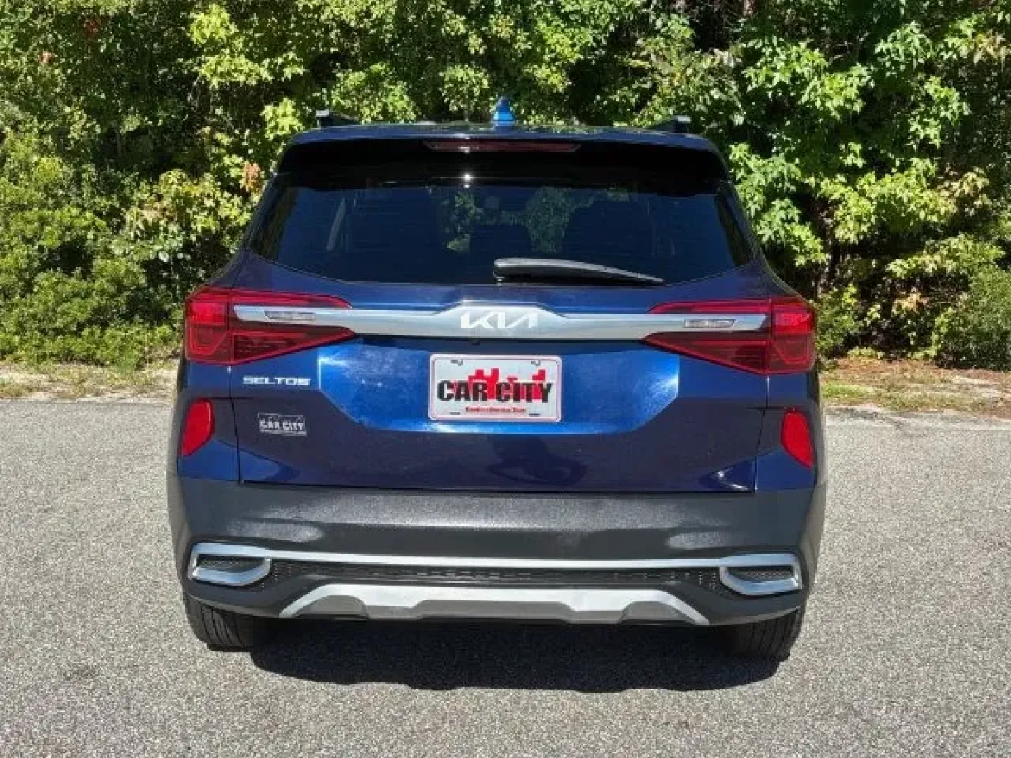 2023 /Black Kia Seltos EX (KNDERCAA4P7) with an 2L I-4 DOHC engine, located at 2761 East Hwy 501, Conway, SC, 29526, (843) 331-1151, 33.781528, -78.989883 - **Explore the Great Outdoors in Style with the 2023 Kia Seltos EX from Car City - Conway!**<br /> <br /> Are you ready to take your adventures to the next level? Whether you're planning a family road trip down the scenic highways of South Carolina or simply need a reliable companion for your daily c - Photo#5