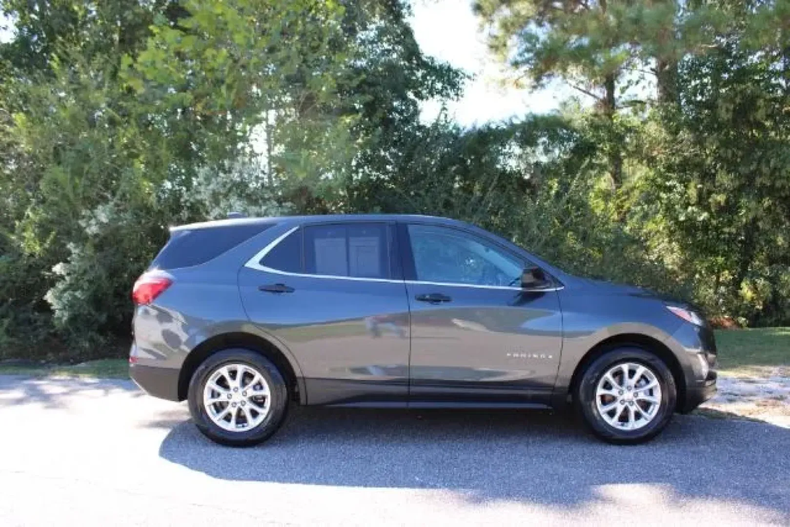 2020 /CHARCOAL CLOTH Chevrolet Equinox LT AWD (2GNAXUEV7L6) with an 1.5L L4 DOHC 16V TURBO engine, 6-Speed Automatic transmission, located at 9146 Ocean Hwy West, Calabash, NC, 28467, (910) 579-1110, 33.928635, -78.576157 - **Experience the Perfect Blend of Comfort and Capability with the 2020 Chevrolet Equinox LT AWD at Car City - Whitesville!**<br /> <br /> Are you searching for a versatile vehicle that seamlessly fits into your lifestyle? Whether you're a family on the go, a daily commuter navigating the hustle and - Photo#4