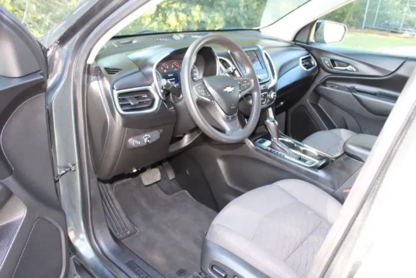 2020 /CHARCOAL CLOTH Chevrolet Equinox LT AWD (2GNAXUEV7L6) with an 1.5L L4 DOHC 16V TURBO engine, 6-Speed Automatic transmission, located at 9146 Ocean Hwy West, Calabash, NC, 28467, (910) 579-1110, 33.928635, -78.576157 - **Experience the Perfect Blend of Comfort and Capability with the 2020 Chevrolet Equinox LT AWD at Car City - Whitesville!**<br /> <br /> Are you searching for a versatile vehicle that seamlessly fits into your lifestyle? Whether you're a family on the go, a daily commuter navigating the hustle and - Photo#7