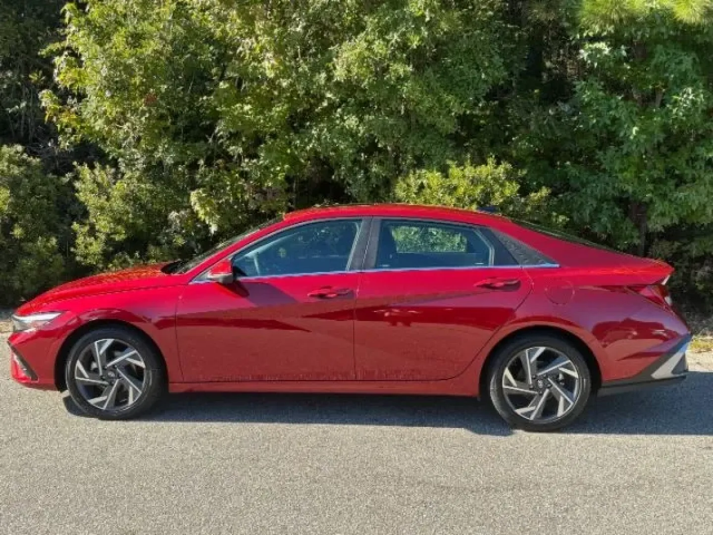 2024 /Black Hyundai Elantra Limited (KMHLP4DG0RU) with an Nu PE 2L I-4 DOHC engine, located at 2761 East Hwy 501, Conway, SC, 29526, (843) 331-1151, 33.781528, -78.989883 - **Discover the Perfect Blend of Style and Efficiency with the 2024 Hyundai Elantra Limited!**<br /> <br /> Are you searching for a vehicle that meets the demands of a busy lifestyle while ensuring comfort and reliability? Look no further! The 2024 Hyundai Elantra Limited is the ideal sedan for anyon - Photo#2