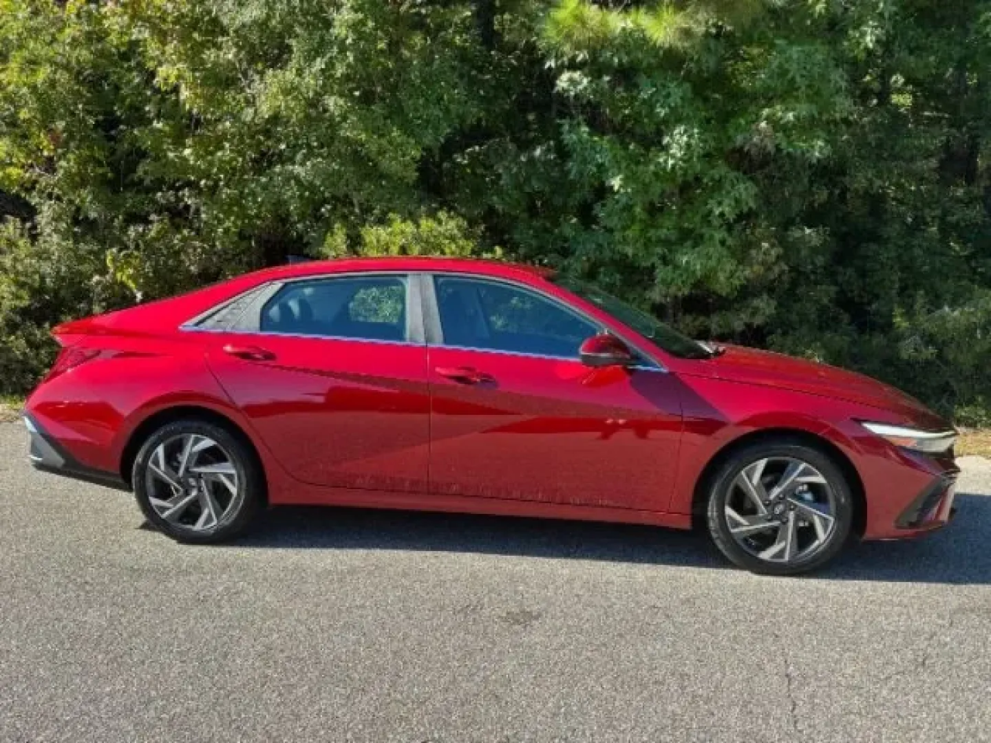 2024 /Black Hyundai Elantra Limited (KMHLP4DG0RU) with an Nu PE 2L I-4 DOHC engine, located at 2761 East Hwy 501, Conway, SC, 29526, (843) 331-1151, 33.781528, -78.989883 - **Discover the Perfect Blend of Style and Efficiency with the 2024 Hyundai Elantra Limited!**<br /> <br /> Are you searching for a vehicle that meets the demands of a busy lifestyle while ensuring comfort and reliability? Look no further! The 2024 Hyundai Elantra Limited is the ideal sedan for anyon - Photo#3