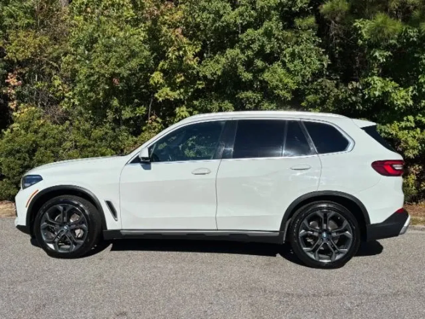 2019 /Black BMW X5 xDrive40i (5UXCR6C55KL) with an 3L I-6 gasoline direct injection engine, located at 2761 East Hwy 501, Conway, SC, 29526, (843) 331-1151, 33.781528, -78.989883 - **Experience Adventure and Luxury with the 2019 BMW X5 at Car City - Conway**<br /> <br /> If you're searching for a vehicle that seamlessly blends adventure with everyday luxury, the 2019 BMW X5 is the perfect choice. Ideal for growing families or those who love weekend road trips, this SUV offers - Photo#2