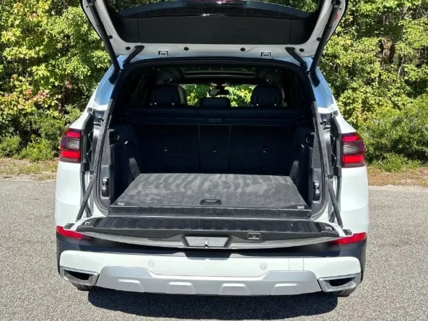 2019 /Black BMW X5 xDrive40i (5UXCR6C55KL) with an 3L I-6 gasoline direct injection engine, located at 2761 East Hwy 501, Conway, SC, 29526, (843) 331-1151, 33.781528, -78.989883 - **Experience Adventure and Luxury with the 2019 BMW X5 at Car City - Conway**<br /> <br /> If you're searching for a vehicle that seamlessly blends adventure with everyday luxury, the 2019 BMW X5 is the perfect choice. Ideal for growing families or those who love weekend road trips, this SUV offers - Photo#16