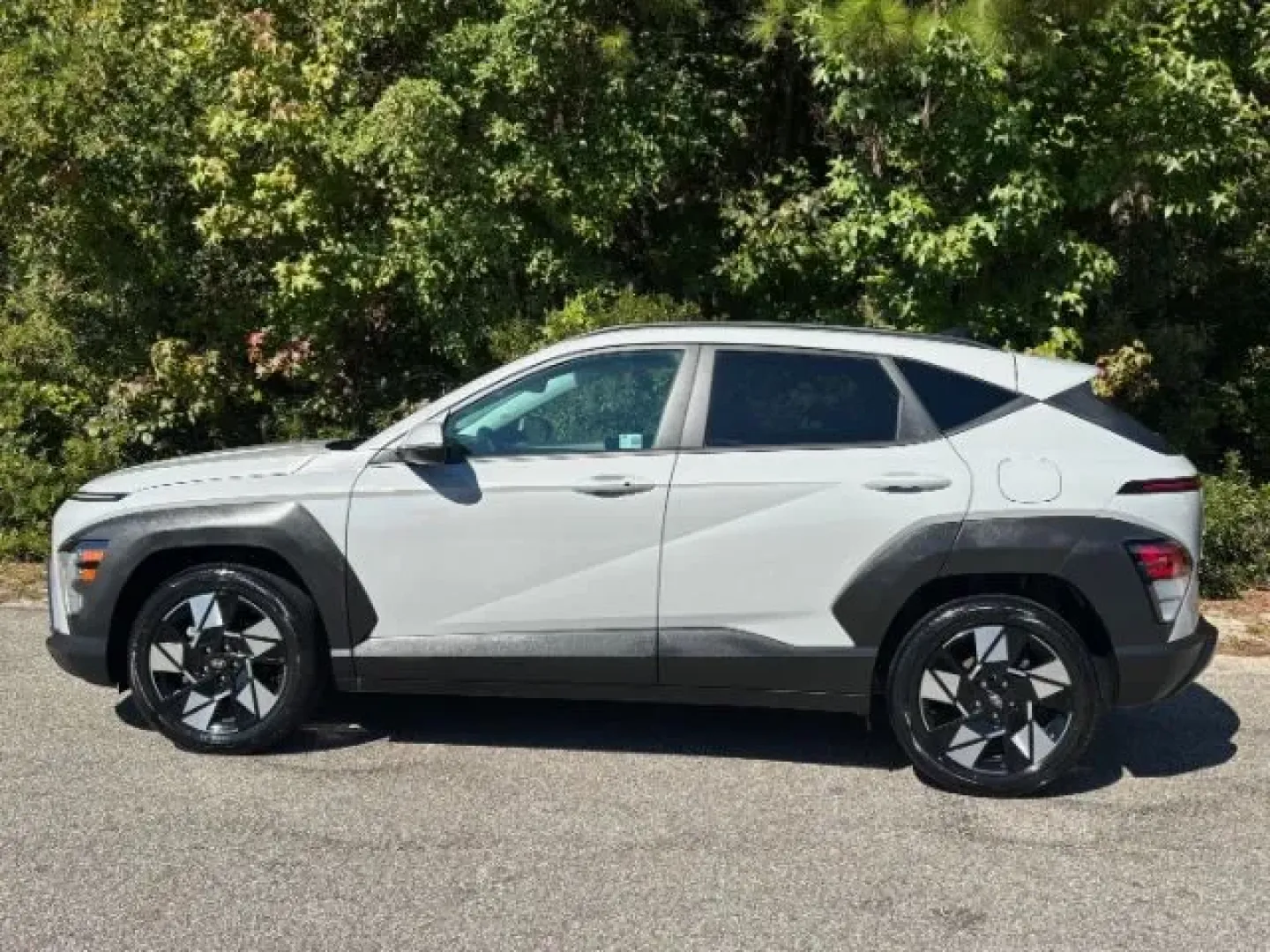 2024 /Black Hyundai Kona SEL (KM8HB3AB4RU) with an Nu PE 2L I-4 DOHC engine, located at 2761 East Hwy 501, Conway, SC, 29526, (843) 331-1151, 33.781528, -78.989883 - Experience the thrill of adventure with the 2024 Hyundai Kona SEL, now available at Car City - Conway, your trusted pre-owned dealership located at 2761 East Hwy 501, Conway, SC 29526. Whether you're navigating through busy city streets or embarking on weekend getaways, this stylish and versatile ut - Photo#2