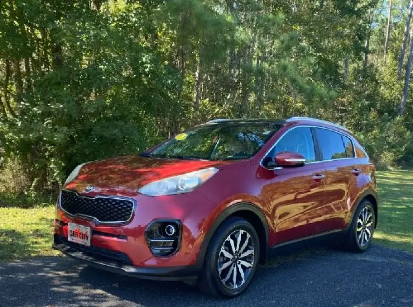 2017 /Gray, leather Kia Sportage EX FWD (KNDPN3AC0H7) with an 2.4L V6 DOHC 24V engine, 6-Speed Automatic transmission, located at 9146 Ocean Hwy West, Calabash, NC, 28467, (910) 579-1110, 33.928635, -78.576157 - Elevate your everyday adventures and make every drive memorable with this 2017 Kia Sportage EX FWD, available now at Car City - Calabash! Located conveniently at 9146 Ocean Hwy West, Calabash, NC 28467, we specialize in quality pre-owned vehicles that fit perfectly into your lifestyle. Whether you'r - Photo#0