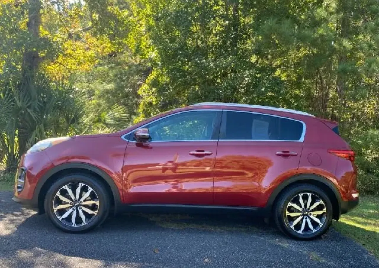 2017 /Gray, leather Kia Sportage EX FWD (KNDPN3AC0H7) with an 2.4L V6 DOHC 24V engine, 6-Speed Automatic transmission, located at 9146 Ocean Hwy West, Calabash, NC, 28467, (910) 579-1110, 33.928635, -78.576157 - Elevate your everyday adventures and make every drive memorable with this 2017 Kia Sportage EX FWD, available now at Car City - Calabash! Located conveniently at 9146 Ocean Hwy West, Calabash, NC 28467, we specialize in quality pre-owned vehicles that fit perfectly into your lifestyle. Whether you'r - Photo#1