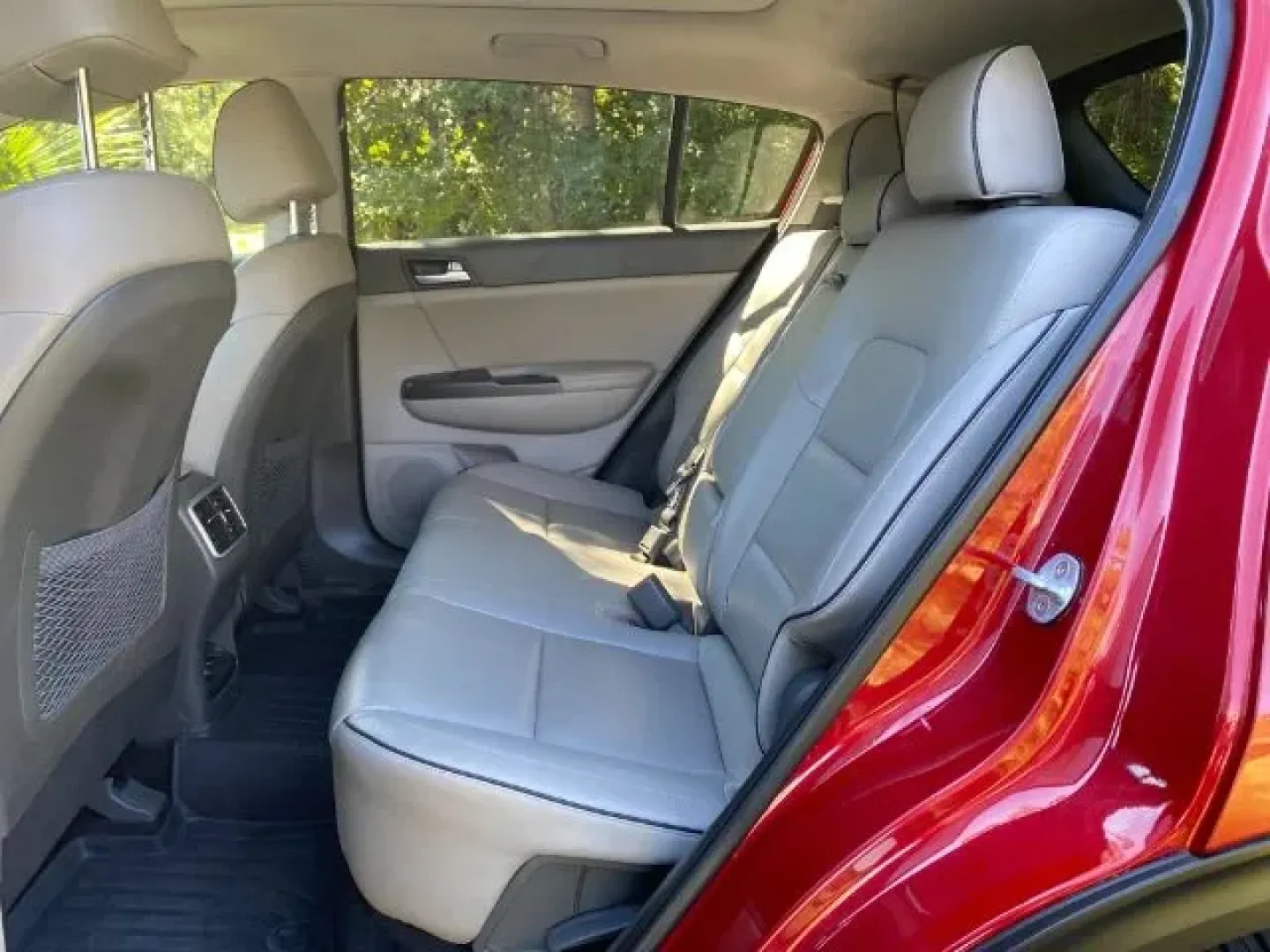 2017 /Gray, leather Kia Sportage EX FWD (KNDPN3AC0H7) with an 2.4L V6 DOHC 24V engine, 6-Speed Automatic transmission, located at 9146 Ocean Hwy West, Calabash, NC, 28467, (910) 579-1110, 33.928635, -78.576157 - Elevate your everyday adventures and make every drive memorable with this 2017 Kia Sportage EX FWD, available now at Car City - Calabash! Located conveniently at 9146 Ocean Hwy West, Calabash, NC 28467, we specialize in quality pre-owned vehicles that fit perfectly into your lifestyle. Whether you'r - Photo#5