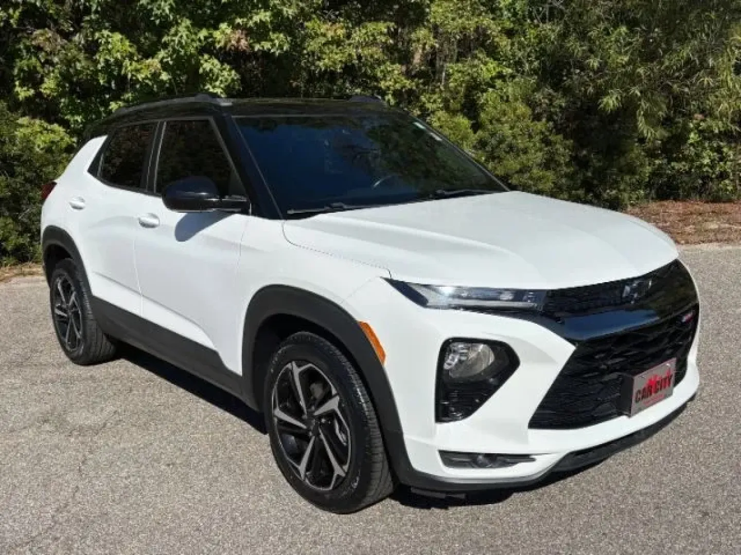 2021 /Jet Black w/Red Accents Chevrolet Trailblazer FWD RS (KL79MTSL0MB) with an ECOTEC 1.3L I-3 gasoline direct injection engine, located at 2761 East Hwy 501, Conway, SC, 29526, (843) 331-1151, 33.781528, -78.989883 - Explore the open road with confidence in this stunning 2021 Chevrolet Trailblazer, now available at Car City - Conway, your trusted pre-owned dealership in Conway, SC. Conveniently located at 2761 East Hwy 501, we specialize in quality used vehicles that meet a wide range of lifestyle needs-from the - Photo#1