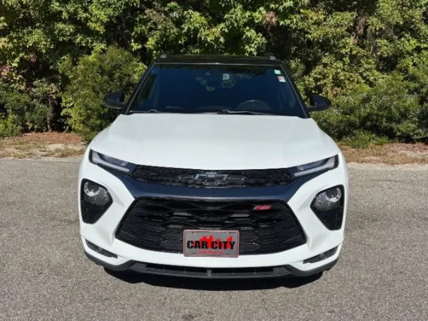 2021 /Jet Black w/Red Accents Chevrolet Trailblazer FWD RS (KL79MTSL0MB) with an ECOTEC 1.3L I-3 gasoline direct injection engine, located at 2761 East Hwy 501, Conway, SC, 29526, (843) 331-1151, 33.781528, -78.989883 - Explore the open road with confidence in this stunning 2021 Chevrolet Trailblazer, now available at Car City - Conway, your trusted pre-owned dealership in Conway, SC. Conveniently located at 2761 East Hwy 501, we specialize in quality used vehicles that meet a wide range of lifestyle needs-from the - Photo#4