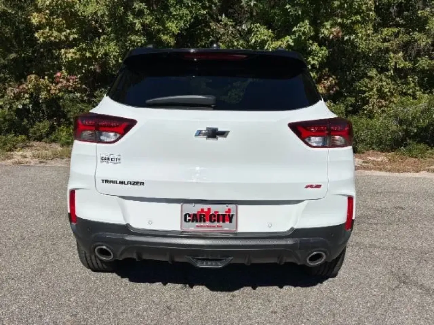 2021 /Jet Black w/Red Accents Chevrolet Trailblazer FWD RS (KL79MTSL0MB) with an ECOTEC 1.3L I-3 gasoline direct injection engine, located at 2761 East Hwy 501, Conway, SC, 29526, (843) 331-1151, 33.781528, -78.989883 - Explore the open road with confidence in this stunning 2021 Chevrolet Trailblazer, now available at Car City - Conway, your trusted pre-owned dealership in Conway, SC. Conveniently located at 2761 East Hwy 501, we specialize in quality used vehicles that meet a wide range of lifestyle needs-from the - Photo#5