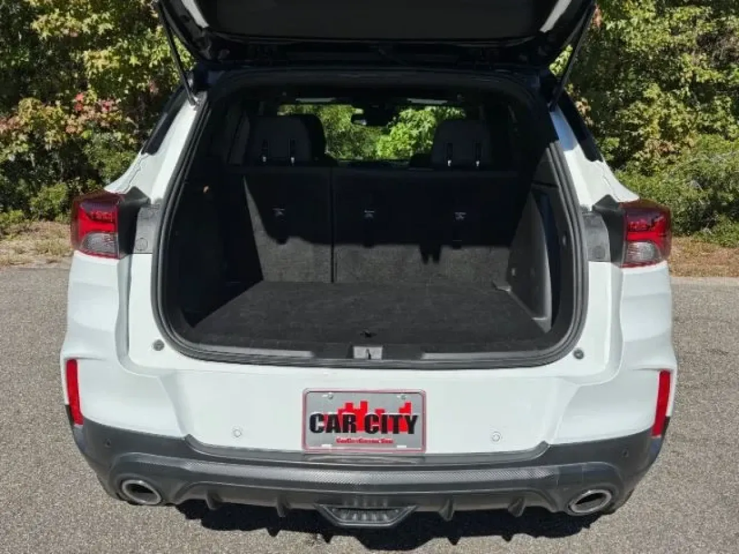 2021 /Jet Black w/Red Accents Chevrolet Trailblazer FWD RS (KL79MTSL0MB) with an ECOTEC 1.3L I-3 gasoline direct injection engine, located at 2761 East Hwy 501, Conway, SC, 29526, (843) 331-1151, 33.781528, -78.989883 - Explore the open road with confidence in this stunning 2021 Chevrolet Trailblazer, now available at Car City - Conway, your trusted pre-owned dealership in Conway, SC. Conveniently located at 2761 East Hwy 501, we specialize in quality used vehicles that meet a wide range of lifestyle needs-from the - Photo#13