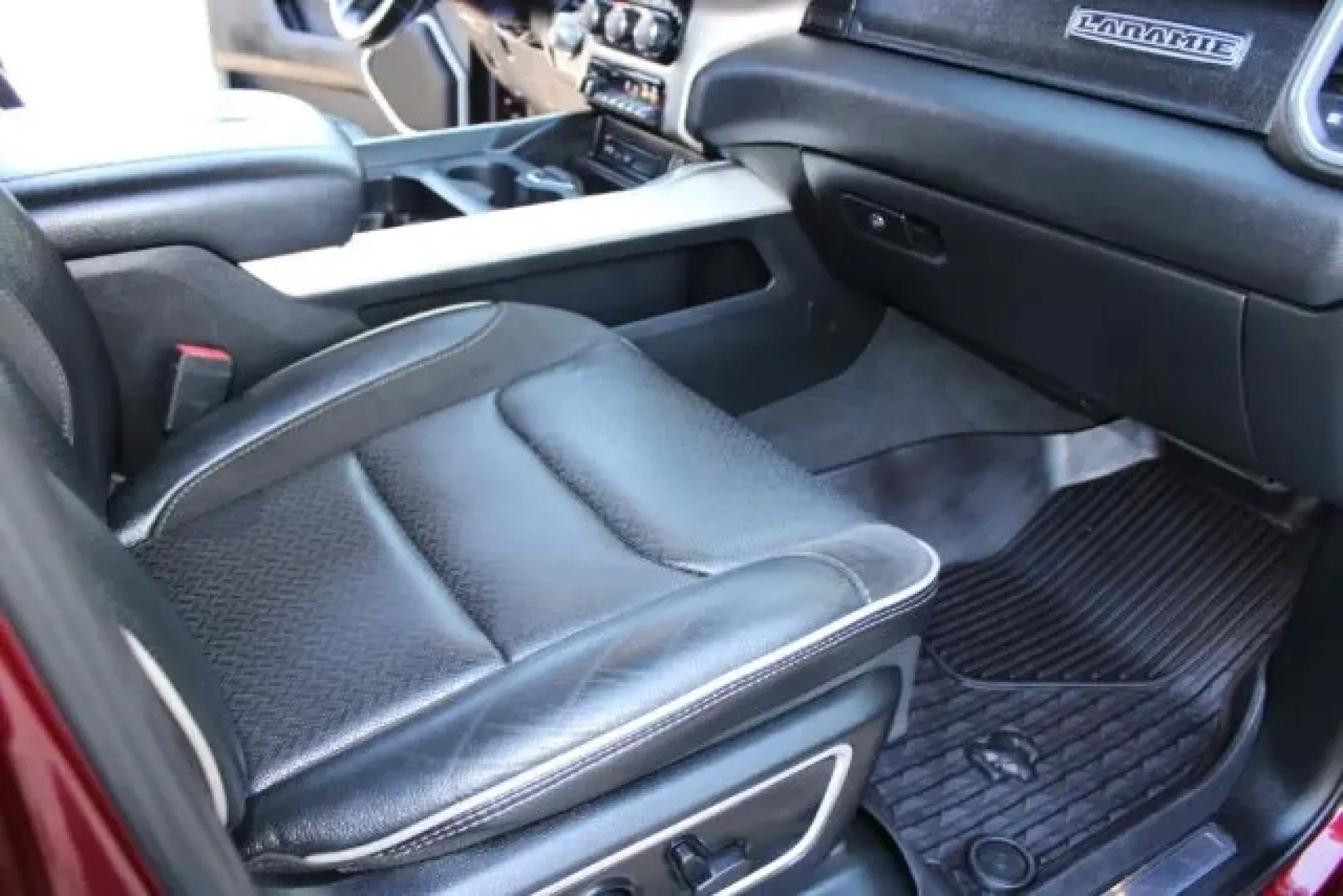 2019 Ram 1500 Laramie Crew Cab 4x4 5'7 Box (1C6SRFJT0KN) with an Other engine, located at 3598 James B White Hwy South, Whiteville, NC, 28472, (910) 642-3196, 34.294846, -78.732613 - **Unleash Your Adventurous Spirit with the 2019 Ram 1500 Laramie Crew Cab 4x4!** <br /> <br /> Are you ready to elevate your driving experience? The 2019 Ram 1500 Laramie Crew Cab 4x4 is not just a truck; it's your ultimate companion for weekend adventures and everyday commutes alike. Whether you're - Photo#8