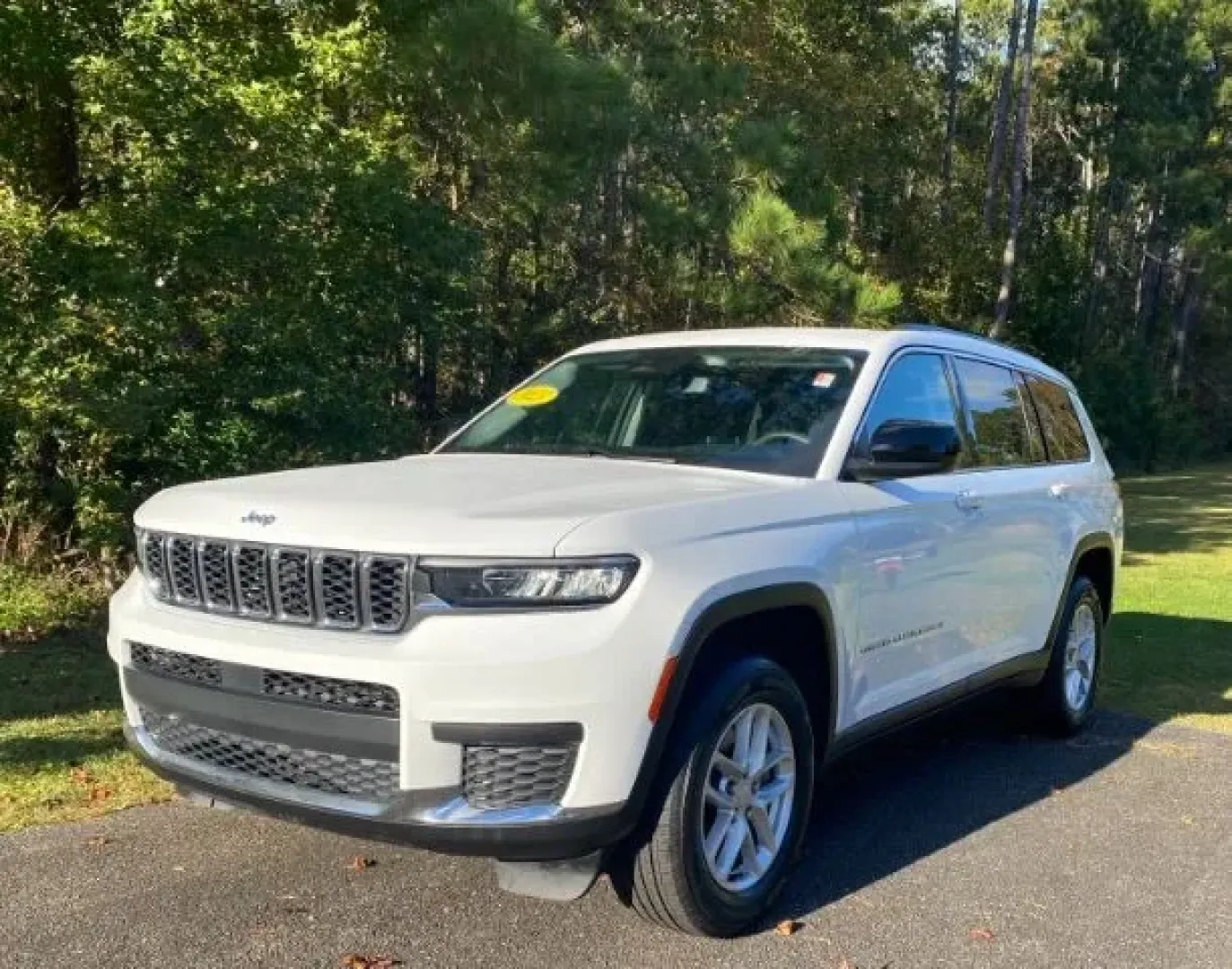 2023 /Global Black Jeep Grand Cherokee Laredo 4x2 (1C4RJJAG5P8) with an Pentastar 3.6L V-6 DOHC engine, located at 2761 East Hwy 501, Conway, SC, 29526, (843) 331-1151, 33.781528, -78.989883 - Unlock your adventurous spirit with the 2023 Jeep Grand Cherokee Laredo, available now at Car City - Calabash! This exceptional SUV is perfect for families, outdoor enthusiasts, and anyone looking to elevate their driving experience in Calabash, NC. Whether you're navigating the bustling streets of - Photo#0