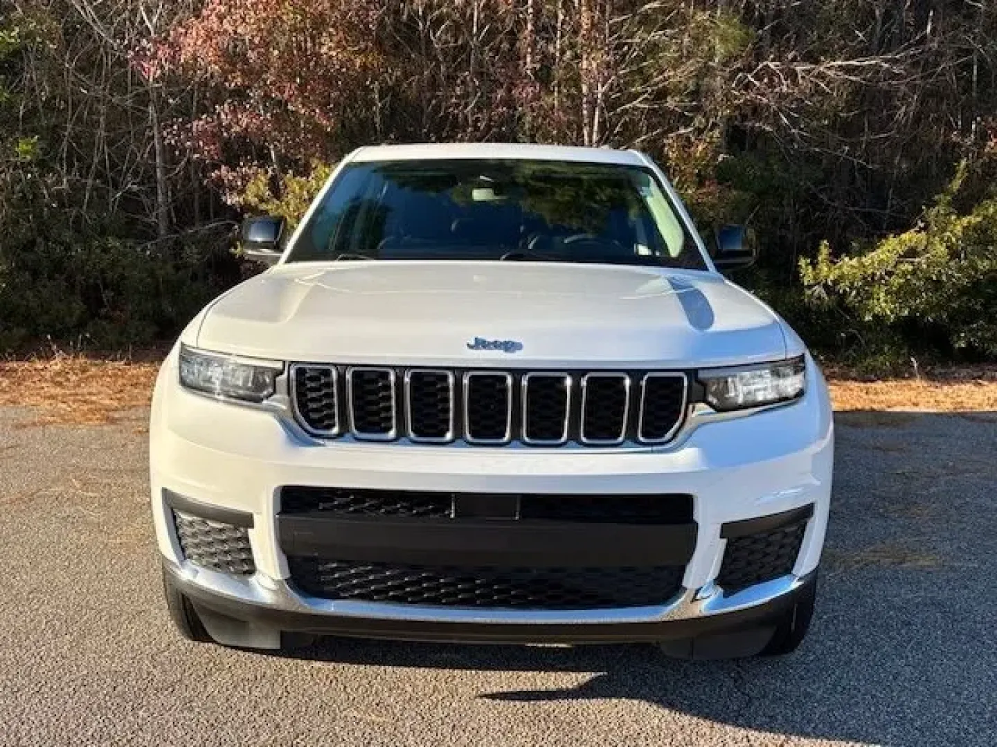 2023 /Global Black Jeep Grand Cherokee Laredo 4x2 (1C4RJJAG5P8) with an Pentastar 3.6L V-6 DOHC engine, located at 2761 East Hwy 501, Conway, SC, 29526, (843) 331-1151, 33.781528, -78.989883 - Unlock your adventurous spirit with the 2023 Jeep Grand Cherokee Laredo, available now at Car City - Calabash! This exceptional SUV is perfect for families, outdoor enthusiasts, and anyone looking to elevate their driving experience in Calabash, NC. Whether you're navigating the bustling streets of - Photo#4