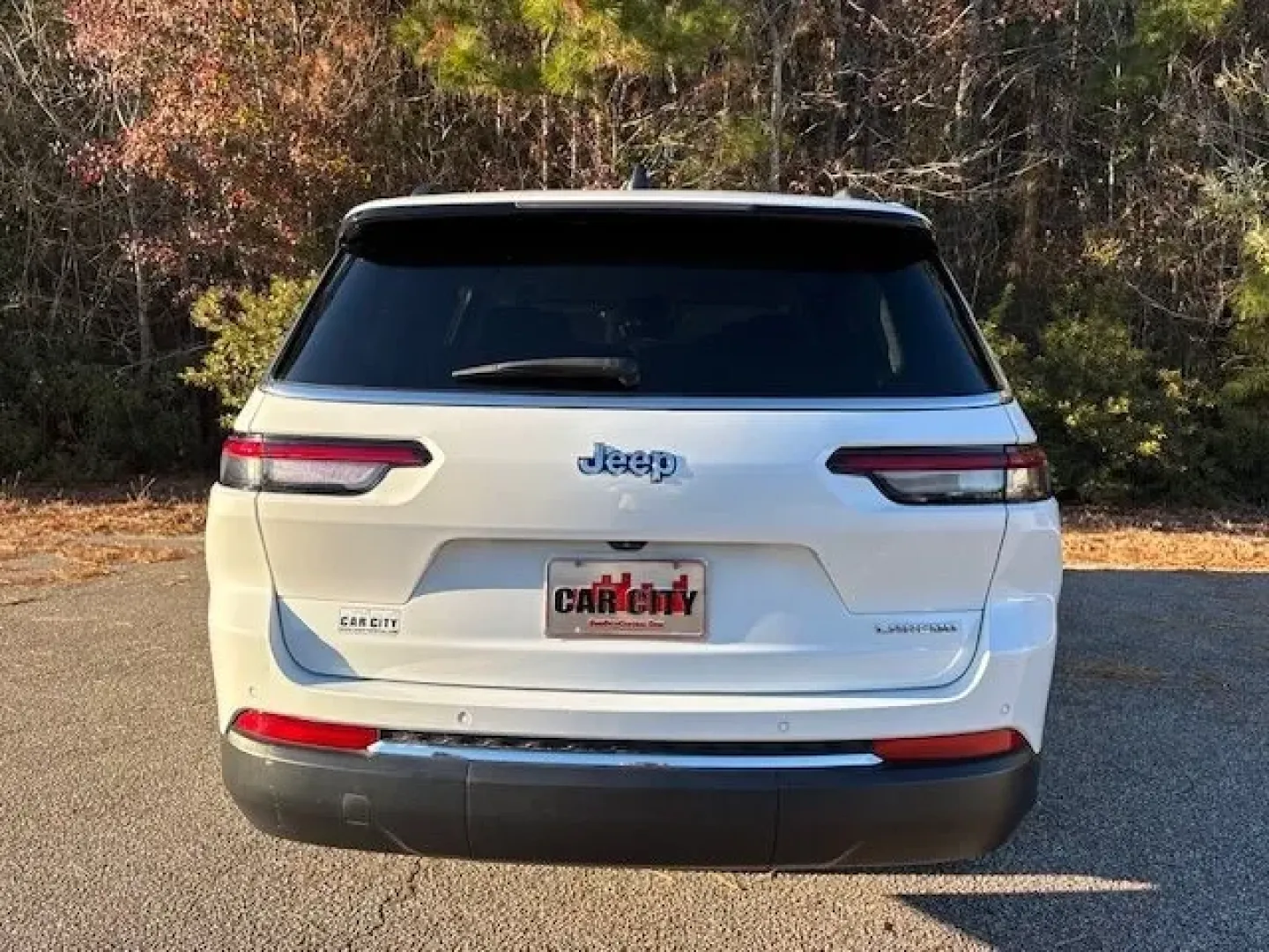 2023 /Global Black Jeep Grand Cherokee Laredo 4x2 (1C4RJJAG5P8) with an Pentastar 3.6L V-6 DOHC engine, located at 2761 East Hwy 501, Conway, SC, 29526, (843) 331-1151, 33.781528, -78.989883 - Unlock your adventurous spirit with the 2023 Jeep Grand Cherokee Laredo, available now at Car City - Calabash! This exceptional SUV is perfect for families, outdoor enthusiasts, and anyone looking to elevate their driving experience in Calabash, NC. Whether you're navigating the bustling streets of - Photo#5