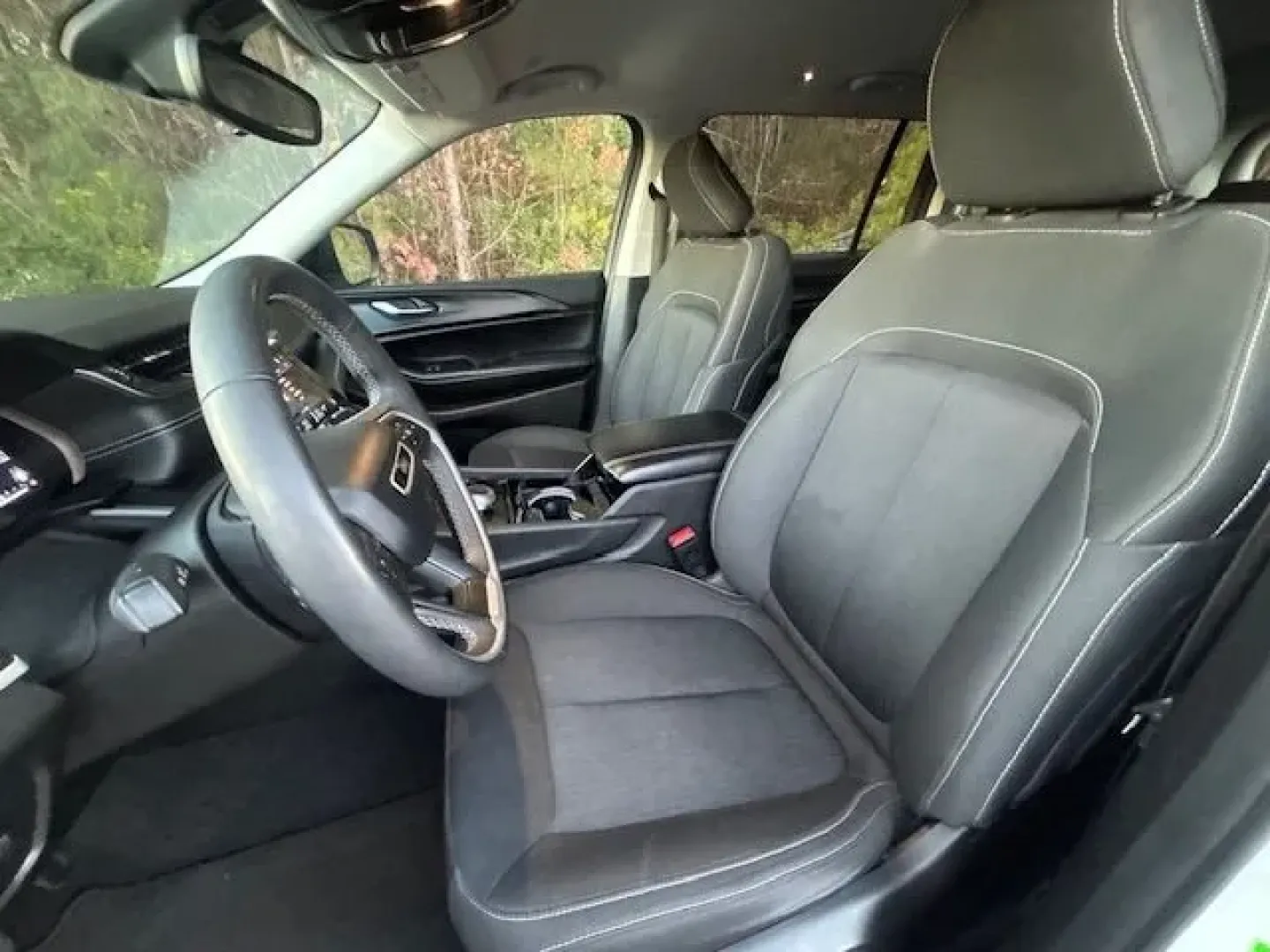 2023 /Global Black Jeep Grand Cherokee Laredo 4x2 (1C4RJJAG5P8) with an Pentastar 3.6L V-6 DOHC engine, located at 2761 East Hwy 501, Conway, SC, 29526, (843) 331-1151, 33.781528, -78.989883 - Unlock your adventurous spirit with the 2023 Jeep Grand Cherokee Laredo, available now at Car City - Calabash! This exceptional SUV is perfect for families, outdoor enthusiasts, and anyone looking to elevate their driving experience in Calabash, NC. Whether you're navigating the bustling streets of - Photo#11