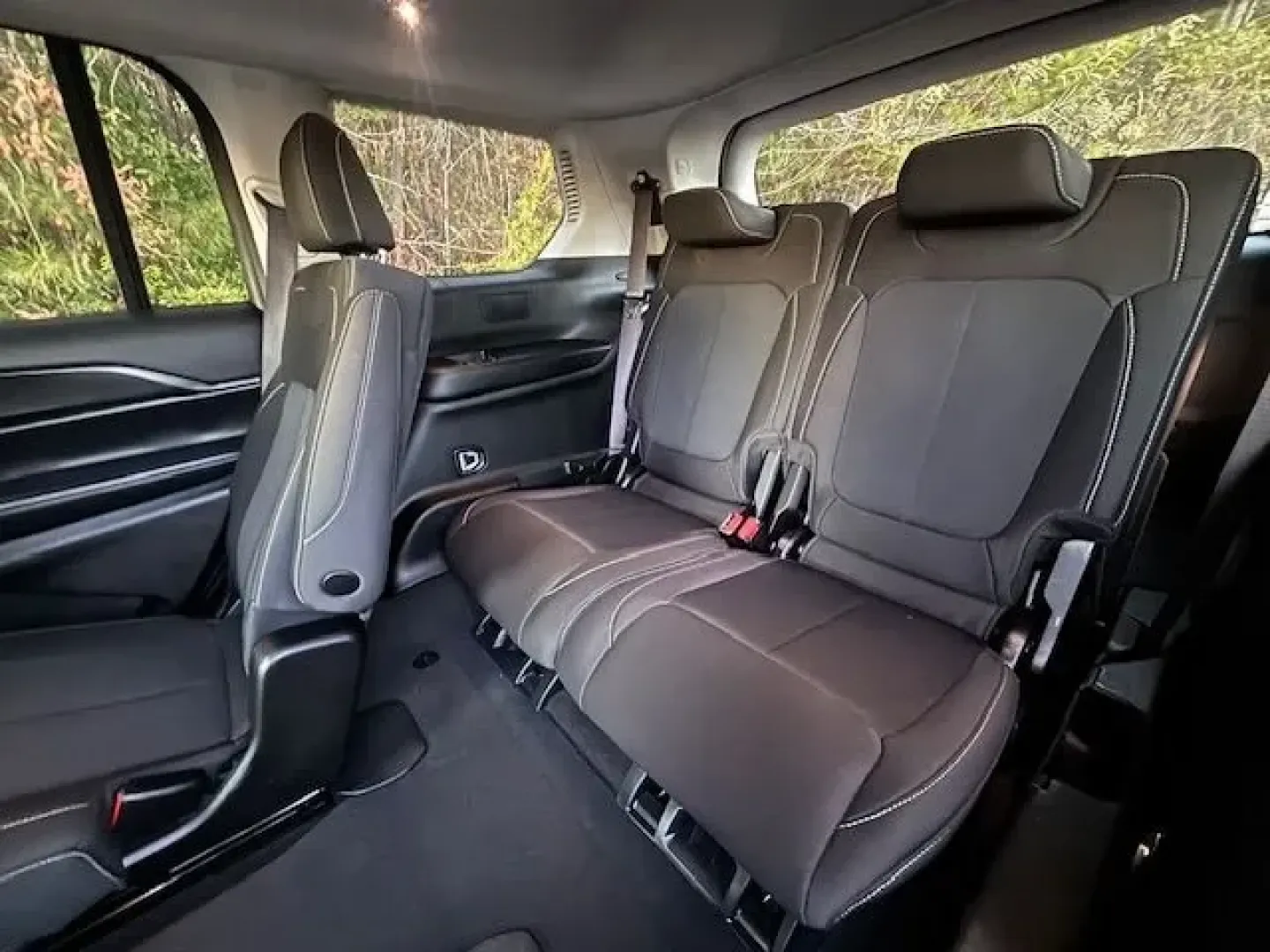 2023 /Global Black Jeep Grand Cherokee Laredo 4x2 (1C4RJJAG5P8) with an Pentastar 3.6L V-6 DOHC engine, located at 2761 East Hwy 501, Conway, SC, 29526, (843) 331-1151, 33.781528, -78.989883 - Unlock your adventurous spirit with the 2023 Jeep Grand Cherokee Laredo, available now at Car City - Calabash! This exceptional SUV is perfect for families, outdoor enthusiasts, and anyone looking to elevate their driving experience in Calabash, NC. Whether you're navigating the bustling streets of - Photo#13