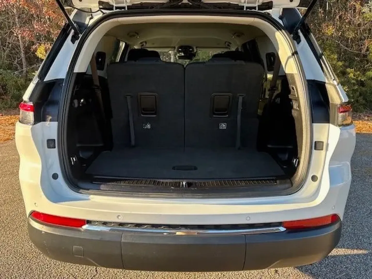 2023 /Global Black Jeep Grand Cherokee Laredo 4x2 (1C4RJJAG5P8) with an Pentastar 3.6L V-6 DOHC engine, located at 2761 East Hwy 501, Conway, SC, 29526, (843) 331-1151, 33.781528, -78.989883 - Unlock your adventurous spirit with the 2023 Jeep Grand Cherokee Laredo, available now at Car City - Calabash! This exceptional SUV is perfect for families, outdoor enthusiasts, and anyone looking to elevate their driving experience in Calabash, NC. Whether you're navigating the bustling streets of - Photo#15