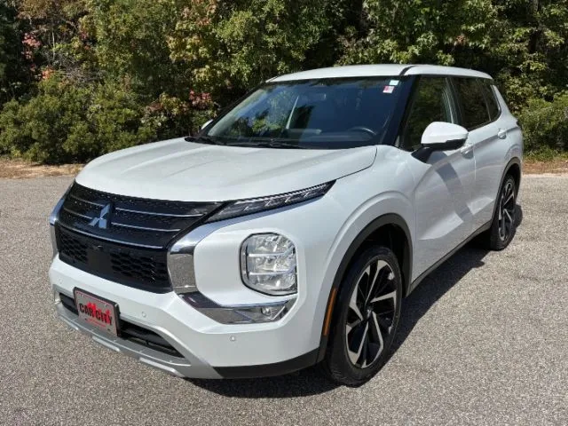 photo of 2024 Mitsubishi Outlander SE 2.5 2WD | SE Black Edition S-AWC | SE Black Edition w/Pano Roof S-AWC