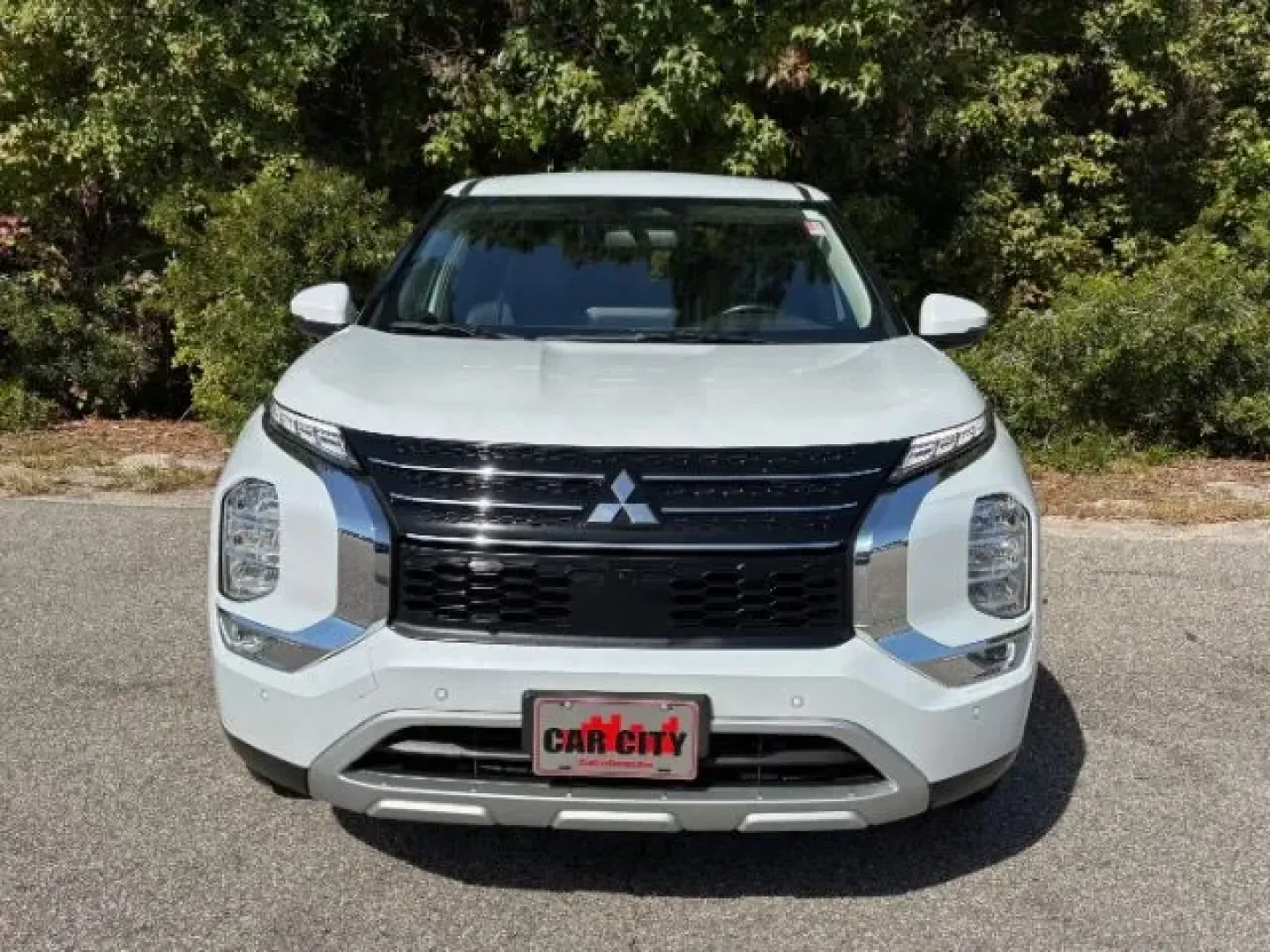 2024 /Black Mitsubishi Outlander SE 2.5 2WD | SE Black Edition S-AWC | SE Black Edition w/Pano Roof S-AWC (JA4J3VA89RZ) with an 2.5L I-4 gasoline direct injection engine, located at 2761 East Hwy 501, Conway, SC, 29526, (843) 331-1151, 33.781528, -78.989883 - **Explore the Open Road with the 2024 Mitsubishi Outlander: Your Ideal Adventure Companion!**<br /> <br /> Are you in search of a dependable vehicle that can keep up with your adventurous lifestyle while accommodating your family's needs? Look no further than this stunning 2024 Mitsubishi Outlander, - Photo#4