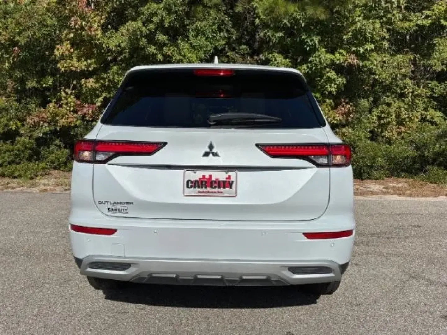 2024 /Black Mitsubishi Outlander SE 2.5 2WD | SE Black Edition S-AWC | SE Black Edition w/Pano Roof S-AWC (JA4J3VA89RZ) with an 2.5L I-4 gasoline direct injection engine, located at 2761 East Hwy 501, Conway, SC, 29526, (843) 331-1151, 33.781528, -78.989883 - **Explore the Open Road with the 2024 Mitsubishi Outlander: Your Ideal Adventure Companion!**<br /> <br /> Are you in search of a dependable vehicle that can keep up with your adventurous lifestyle while accommodating your family's needs? Look no further than this stunning 2024 Mitsubishi Outlander, - Photo#5