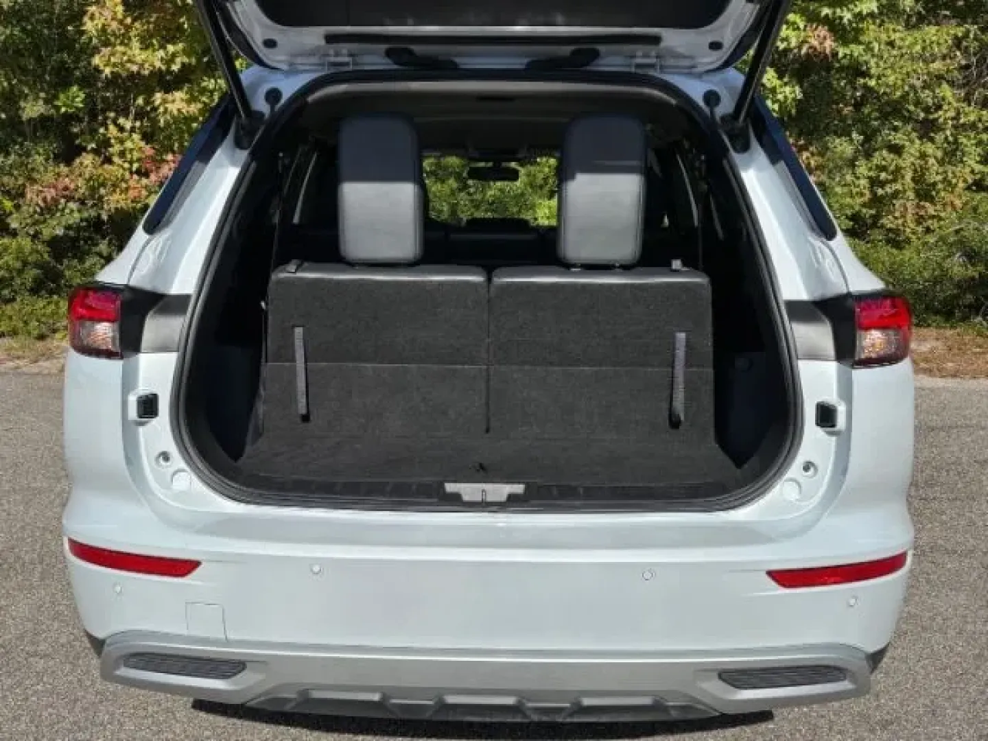 2024 /Black Mitsubishi Outlander SE 2.5 2WD | SE Black Edition S-AWC | SE Black Edition w/Pano Roof S-AWC (JA4J3VA89RZ) with an 2.5L I-4 gasoline direct injection engine, located at 2761 East Hwy 501, Conway, SC, 29526, (843) 331-1151, 33.781528, -78.989883 - **Explore the Open Road with the 2024 Mitsubishi Outlander: Your Ideal Adventure Companion!**<br /> <br /> Are you in search of a dependable vehicle that can keep up with your adventurous lifestyle while accommodating your family's needs? Look no further than this stunning 2024 Mitsubishi Outlander, - Photo#15