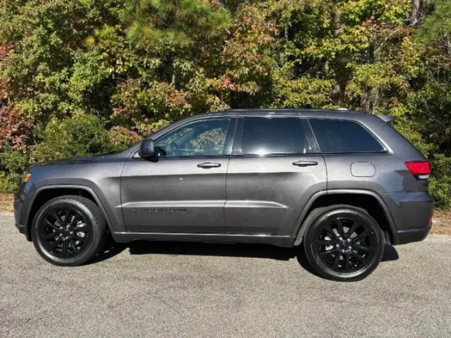 2021 /Black Jeep Grand Cherokee Laredo X 4x4 (1C4RJFAG1MC) with an Pentastar 3.6L V-6 DOHC engine, located at 2761 East Hwy 501, Conway, SC, 29526, (843) 331-1151, 33.781528, -78.989883 - **Discover the Perfect Blend of Adventure and Comfort with This 2021 Jeep Grand Cherokee!**<br /> <br /> Are you ready to elevate your driving experience? Whether you're navigating daily commutes, shuttling the kids to school, or embarking on weekend adventures, the 2021 Jeep Grand Cherokee Laredo X - Photo#2