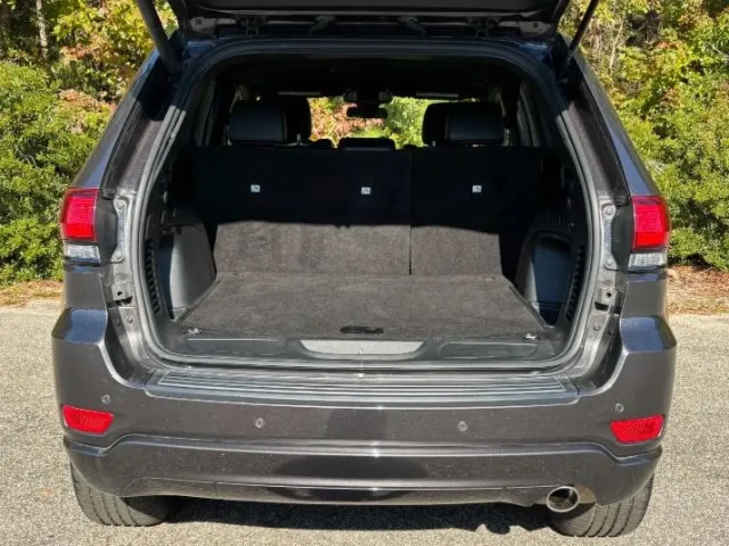 2021 /Black Jeep Grand Cherokee Laredo X 4x4 (1C4RJFAG1MC) with an Pentastar 3.6L V-6 DOHC engine, located at 2761 East Hwy 501, Conway, SC, 29526, (843) 331-1151, 33.781528, -78.989883 - **Discover the Perfect Blend of Adventure and Comfort with This 2021 Jeep Grand Cherokee!**<br /> <br /> Are you ready to elevate your driving experience? Whether you're navigating daily commutes, shuttling the kids to school, or embarking on weekend adventures, the 2021 Jeep Grand Cherokee Laredo X - Photo#13