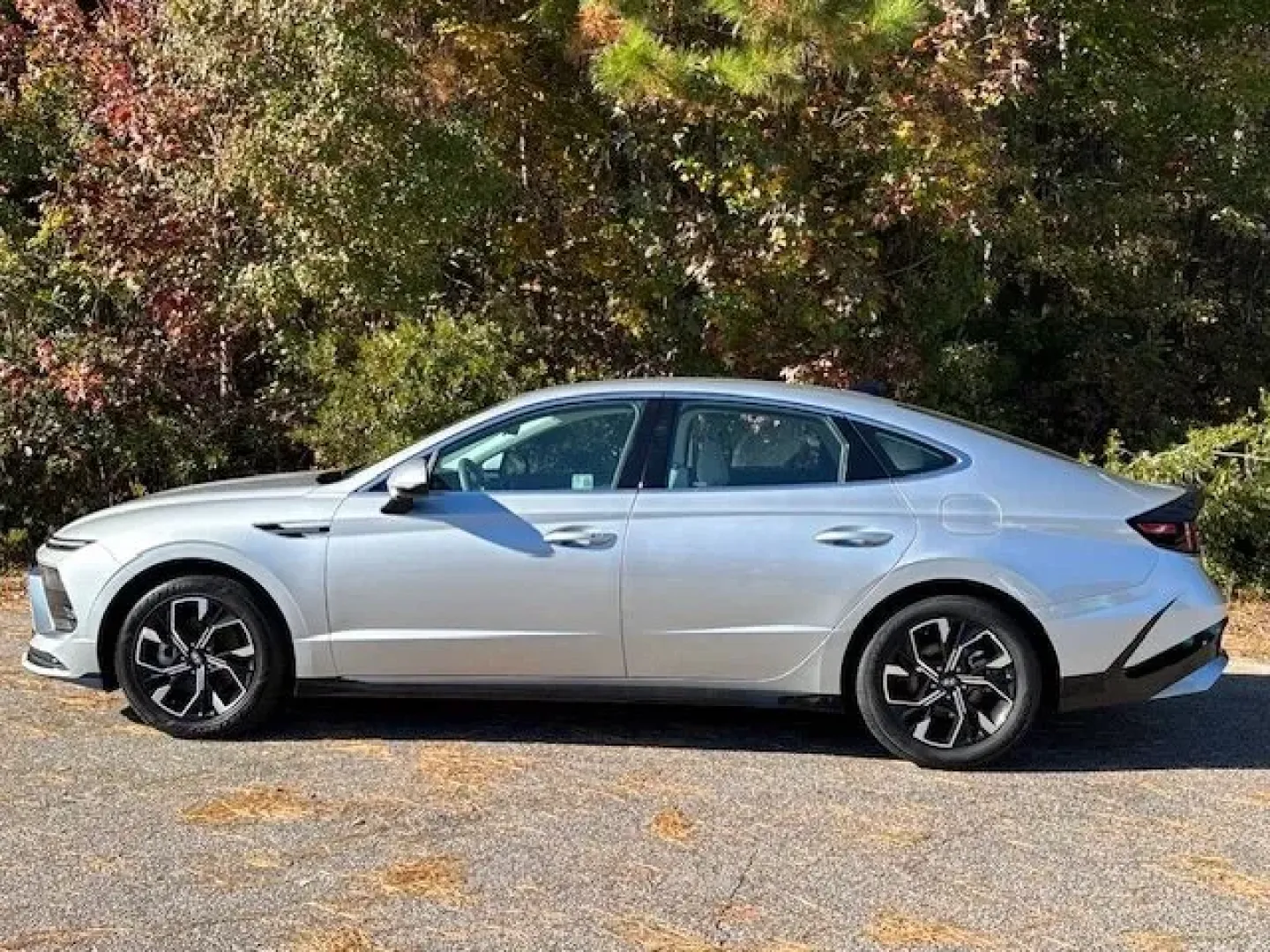 2024 /GREIGE Hyundai Sonata SEL (KMHL64JA9RA) with an Smartstream 2.5L I-4 port/direct injection engine, located at 2761 East Hwy 501, Conway, SC, 29526, (843) 331-1151, 33.781528, -78.989883 - **Experience the Joy of Driving with a 2024 Hyundai Sonata SEL - Your Ideal Commuter Companion!**<br /> <br /> Are you searching for a reliable vehicle that perfectly balances comfort, style, and technology? Look no further than this stunning 2024 Hyundai Sonata SEL, now available at Car City - Conw - Photo#2