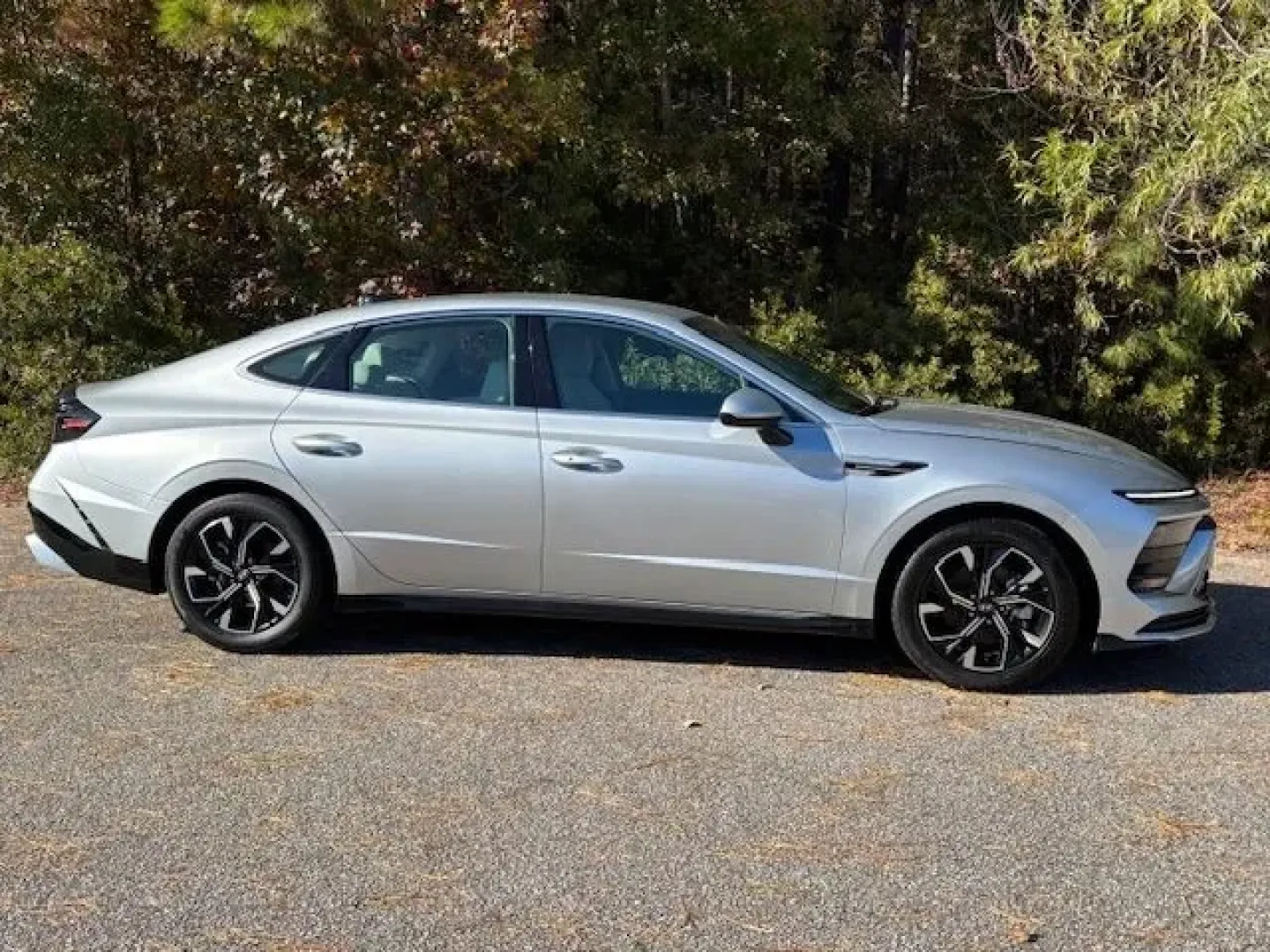 2024 /GREIGE Hyundai Sonata SEL (KMHL64JA9RA) with an Smartstream 2.5L I-4 port/direct injection engine, located at 2761 East Hwy 501, Conway, SC, 29526, (843) 331-1151, 33.781528, -78.989883 - **Experience the Joy of Driving with a 2024 Hyundai Sonata SEL - Your Ideal Commuter Companion!**<br /> <br /> Are you searching for a reliable vehicle that perfectly balances comfort, style, and technology? Look no further than this stunning 2024 Hyundai Sonata SEL, now available at Car City - Conw - Photo#3