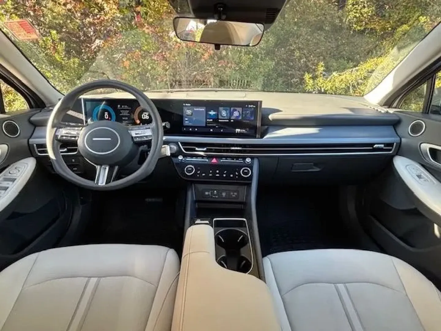 2024 /GREIGE Hyundai Sonata SEL (KMHL64JA9RA) with an Smartstream 2.5L I-4 port/direct injection engine, located at 2761 East Hwy 501, Conway, SC, 29526, (843) 331-1151, 33.781528, -78.989883 - **Experience the Joy of Driving with a 2024 Hyundai Sonata SEL - Your Ideal Commuter Companion!**<br /> <br /> Are you searching for a reliable vehicle that perfectly balances comfort, style, and technology? Look no further than this stunning 2024 Hyundai Sonata SEL, now available at Car City - Conw - Photo#8