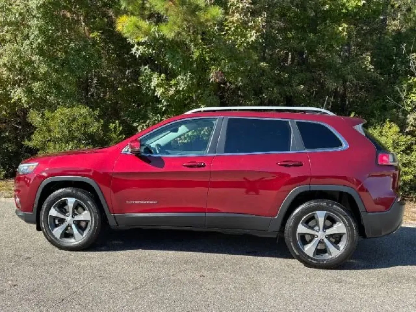 2019 /Black Jeep Cherokee Limited 4x4 (1C4PJMDX2KD) with an Other engine, located at 2761 East Hwy 501, Conway, SC, 29526, (843) 331-1151, 33.781528, -78.989883 - **Discover Your Next Adventure with the 2019 Jeep Cherokee Limited 4x4 at Car City - Conway! Perfect for Every Lifestyle!**<br /> <br /> Are you on the lookout for a versatile vehicle that can effortlessly adapt to your lifestyle? Whether you're a growing family needing extra space, a commuter seeki - Photo#2