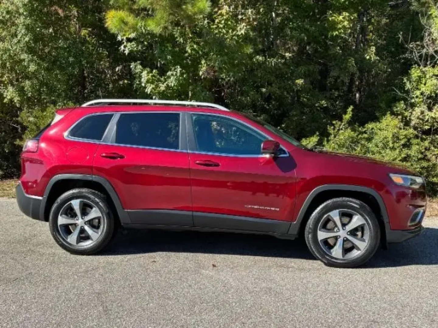 2019 /Black Jeep Cherokee Limited 4x4 (1C4PJMDX2KD) with an Other engine, located at 2761 East Hwy 501, Conway, SC, 29526, (843) 331-1151, 33.781528, -78.989883 - **Discover Your Next Adventure with the 2019 Jeep Cherokee Limited 4x4 at Car City - Conway! Perfect for Every Lifestyle!**<br /> <br /> Are you on the lookout for a versatile vehicle that can effortlessly adapt to your lifestyle? Whether you're a growing family needing extra space, a commuter seeki - Photo#3