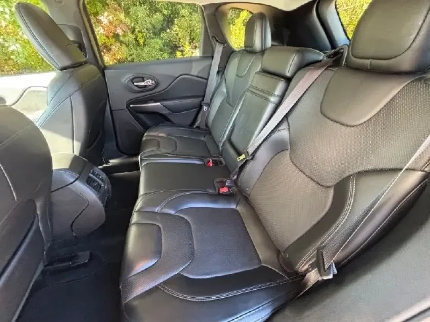 2019 /Black Jeep Cherokee Limited 4x4 (1C4PJMDX2KD) with an Other engine, located at 2761 East Hwy 501, Conway, SC, 29526, (843) 331-1151, 33.781528, -78.989883 - **Discover Your Next Adventure with the 2019 Jeep Cherokee Limited 4x4 at Car City - Conway! Perfect for Every Lifestyle!**<br /> <br /> Are you on the lookout for a versatile vehicle that can effortlessly adapt to your lifestyle? Whether you're a growing family needing extra space, a commuter seeki - Photo#11