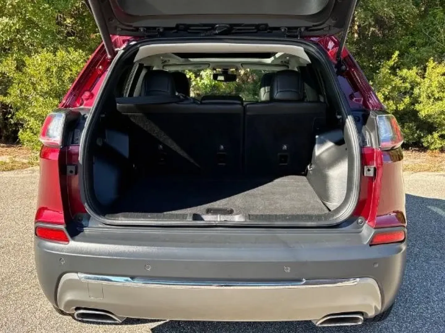 2019 /Black Jeep Cherokee Limited 4x4 (1C4PJMDX2KD) with an Other engine, located at 2761 East Hwy 501, Conway, SC, 29526, (843) 331-1151, 33.781528, -78.989883 - **Discover Your Next Adventure with the 2019 Jeep Cherokee Limited 4x4 at Car City - Conway! Perfect for Every Lifestyle!**<br /> <br /> Are you on the lookout for a versatile vehicle that can effortlessly adapt to your lifestyle? Whether you're a growing family needing extra space, a commuter seeki - Photo#13