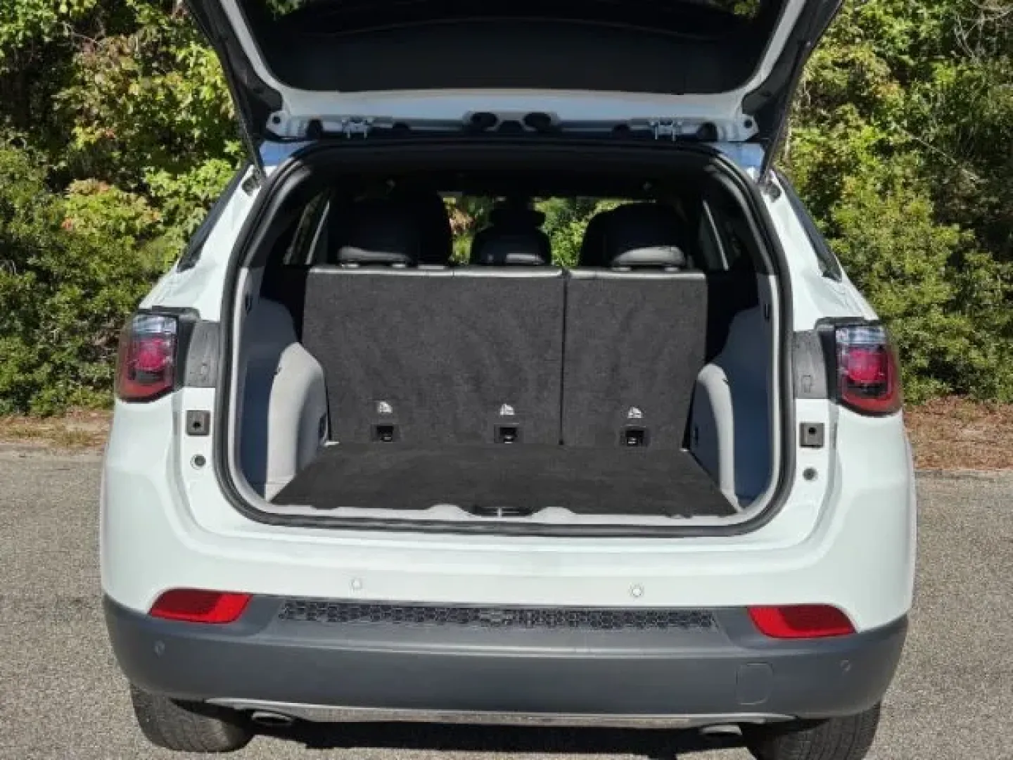 2023 /Black Jeep Compass Limited 4x4 (3C4NJDCN9PT) with an 2L I-4 gasoline direct injection engine, located at 2761 East Hwy 501, Conway, SC, 29526, (843) 331-1151, 33.781528, -78.989883 - **Adventure Awaits: Discover the 2023 Jeep Compass Limited 4x4 at Car City - Conway!**<br /> <br /> Are you ready to elevate your lifestyle with an SUV that blends adventure with everyday practicality? The 2023 Jeep Compass Limited 4x4 is perfect for weekend excursions, family road trips, or simply - Photo#13