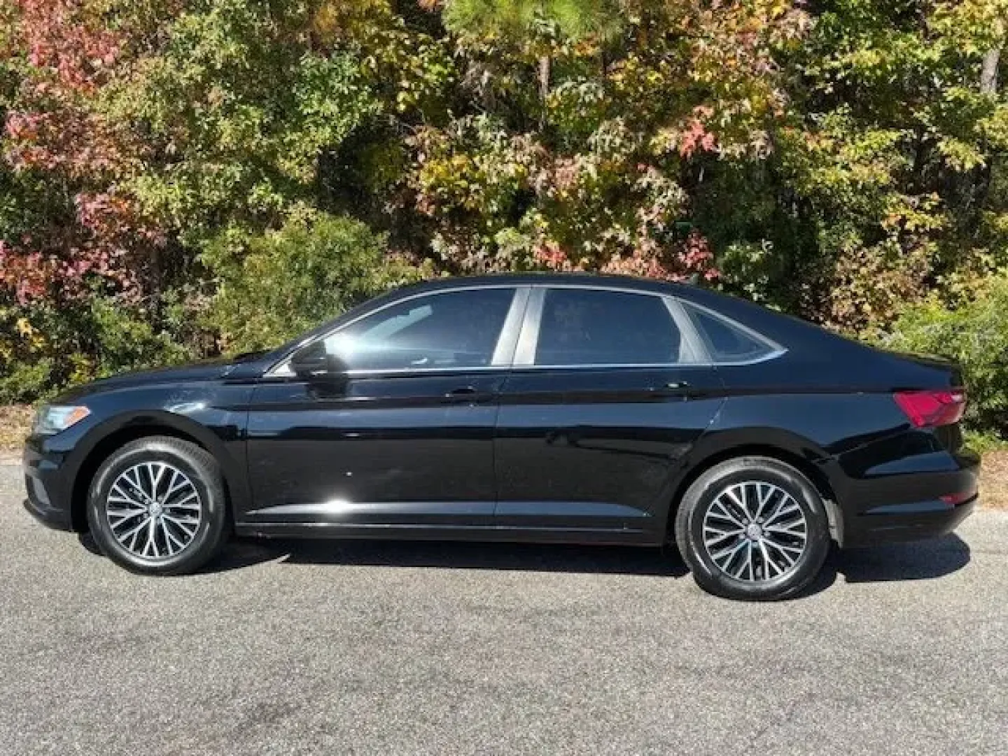 2021 Volkswagen Jetta 1.4T SE 8A (3VWC57BUXMM) with an 1.4L L4 DOHC 16V engine, 8-Speed Automatic transmission, located at 2761 East Hwy 501, Conway, SC, 29526, (843) 331-1151, 33.781528, -78.989883 - **Experience the Freedom of the Open Road in a 2021 Volkswagen Jetta!**<br /> <br /> Are you ready to elevate your driving experience? The 2021 Volkswagen Jetta is not just a sedan; it's your ticket to adventure, comfort, and reliability-perfectly tailored for commuters, small families, and anyone l - Photo#2